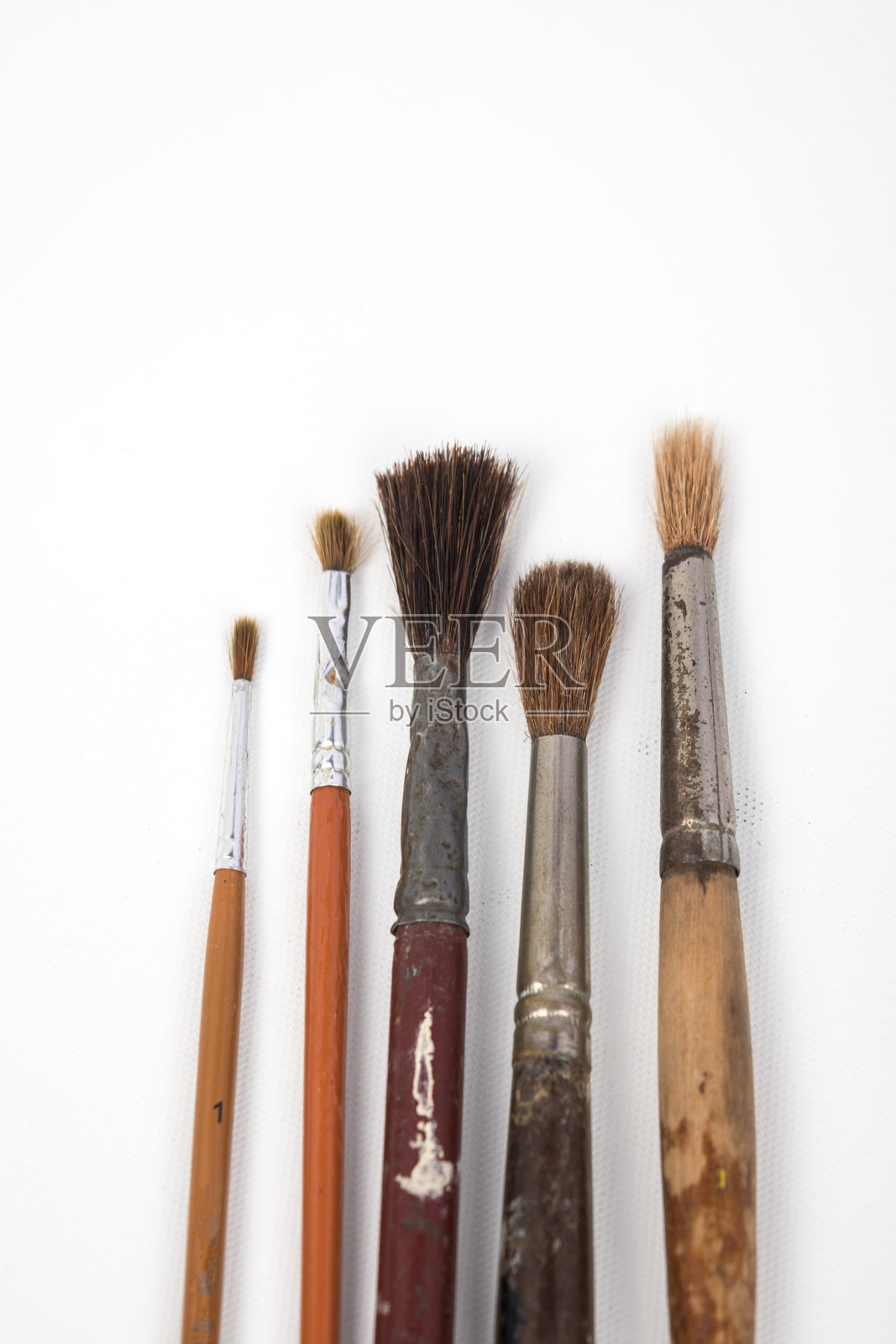 白色背景上的老式画笔照片摄影图片