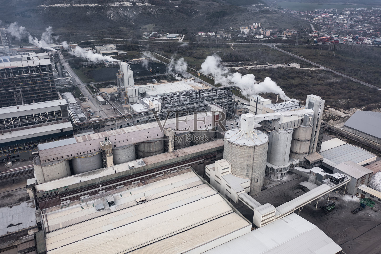 保加利亚瓦尔纳的热电厂鸟瞰图照片摄影图片