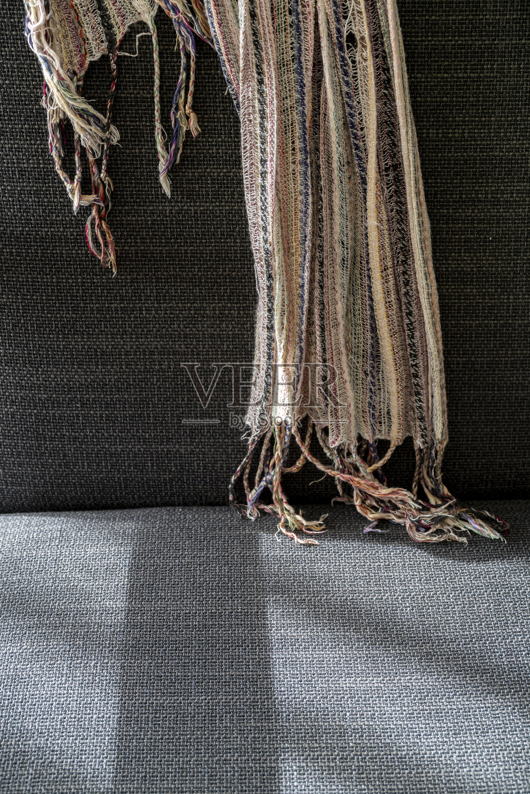 围巾、沙发和阳光照片摄影图片