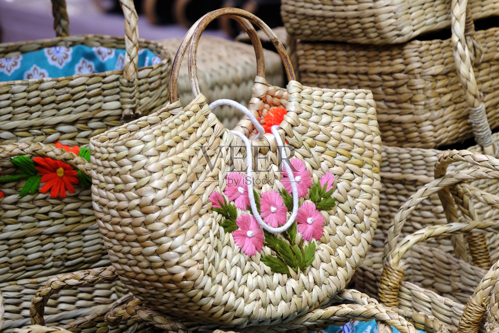 黄麻绳袋，篮子，自然黄麻绳袋，篮子，手工钩编环保收纳盒，家居装饰用照片摄影图片