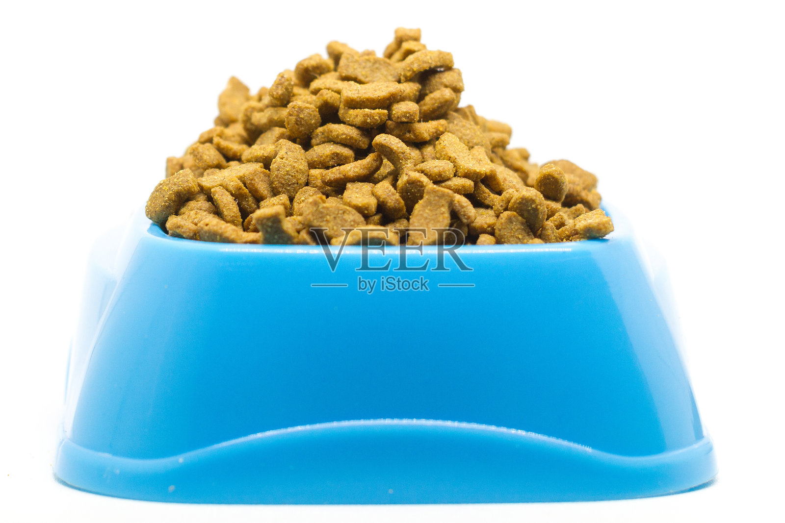 碗里的猫粮照片摄影图片