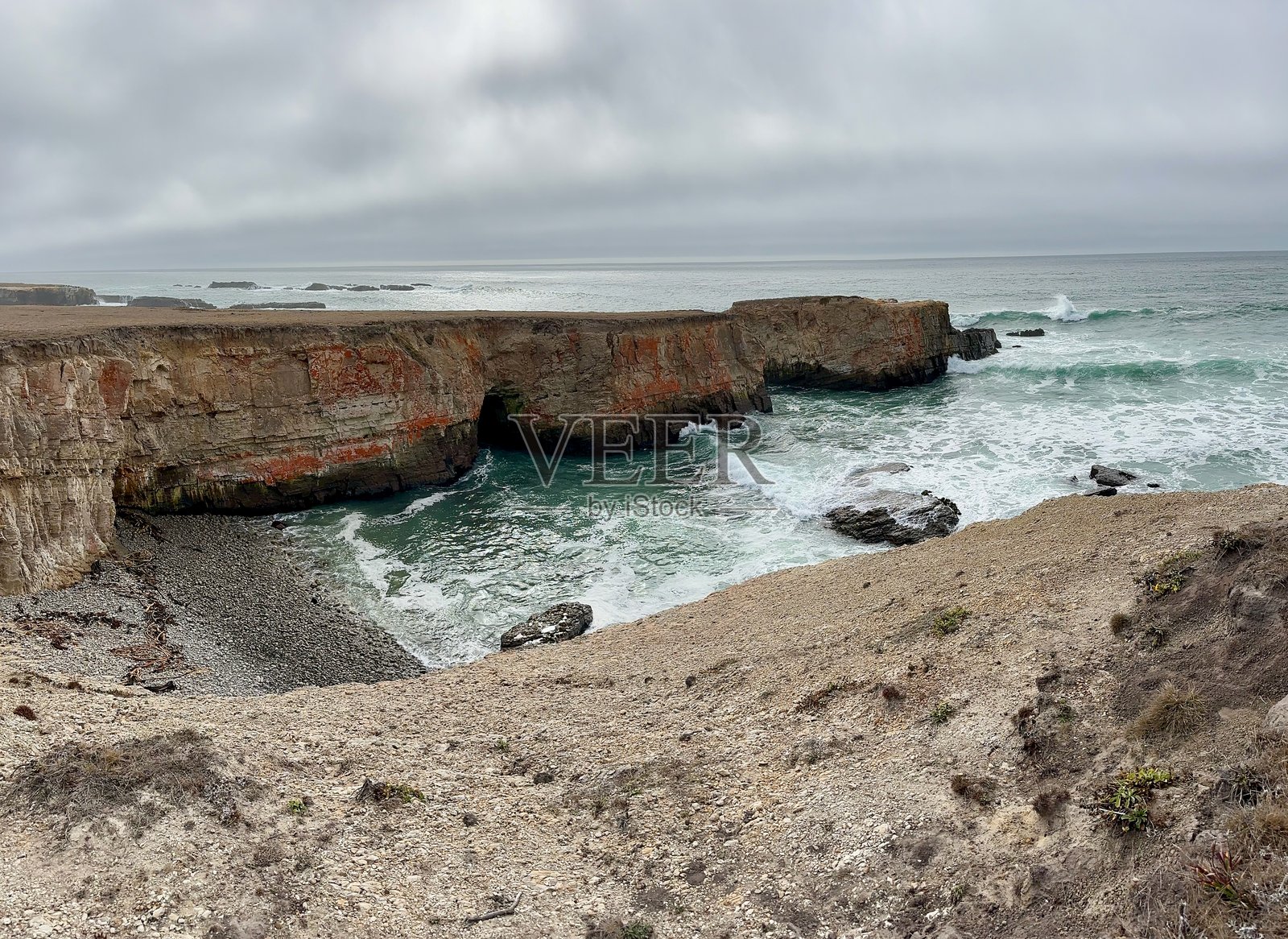 崎岖的海岸拱门照片摄影图片