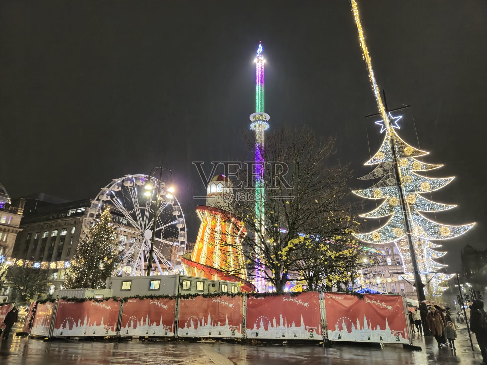 格拉斯哥乔治广场的圣诞市场，庆祝节日季节照片摄影图片