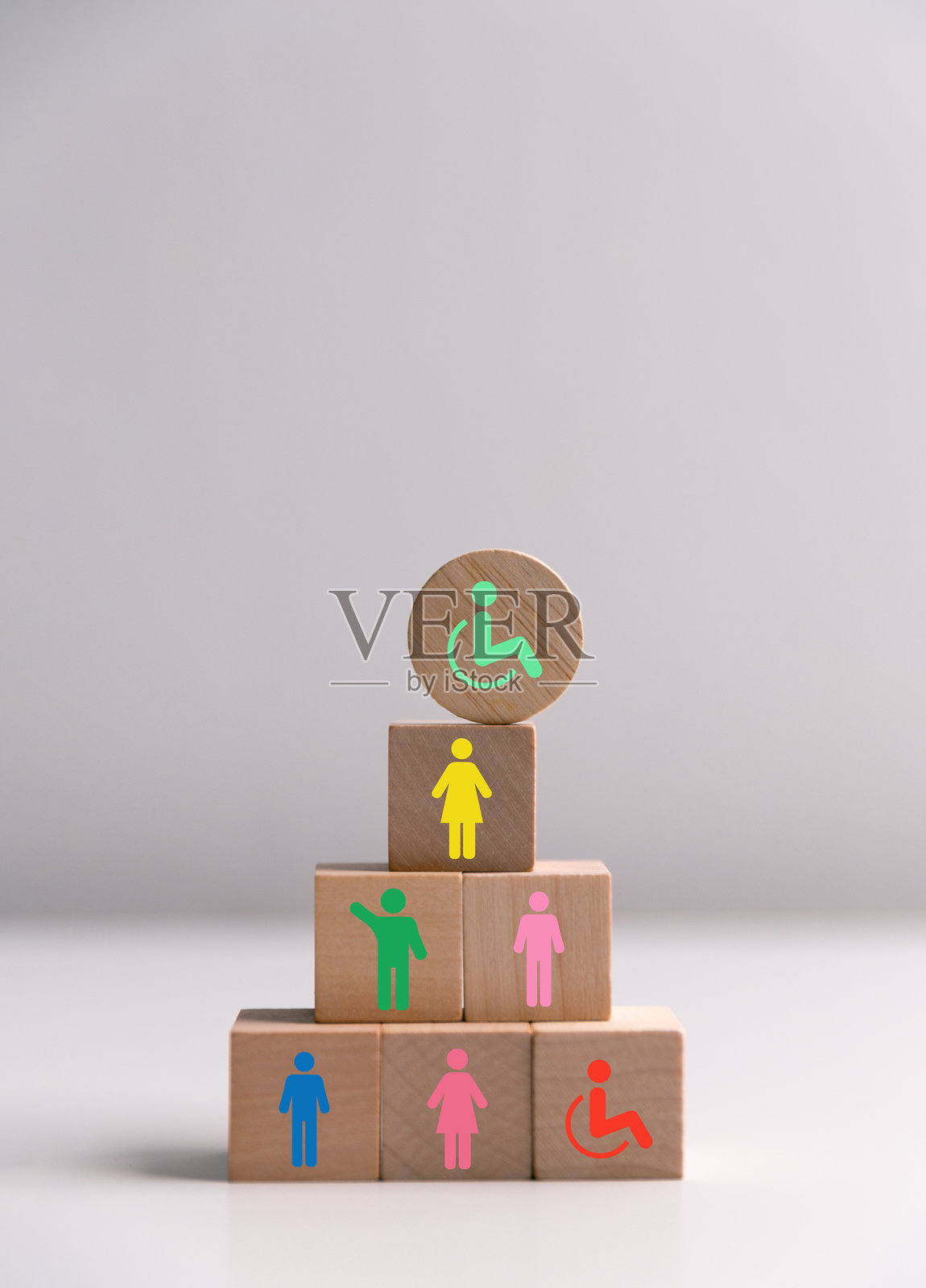 多样性、包容性和公平的理念促进了社区的融合，在这个充满色彩和支持的环境中，每个人都被团队合作和公平对待，无论是否有残疾。照片摄影图片