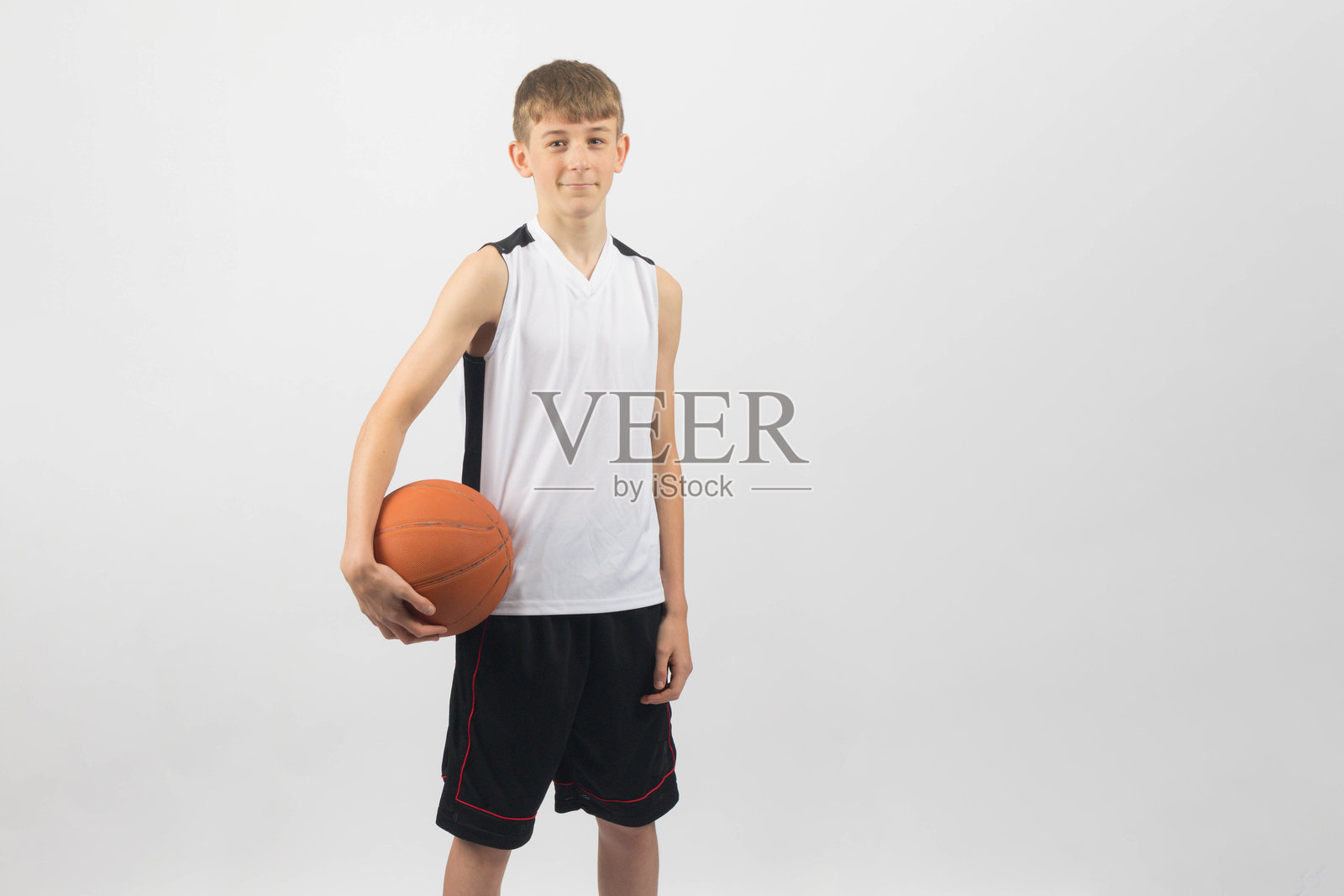 一个十五岁的男孩照片摄影图片