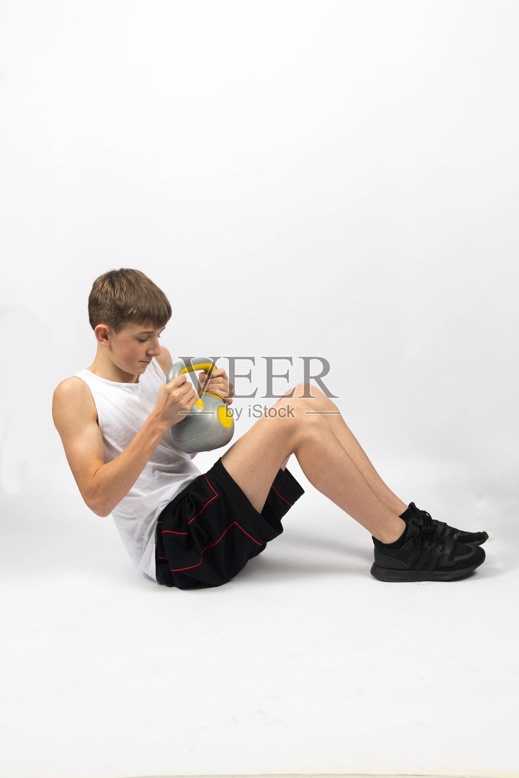 一个十五岁的男孩照片摄影图片