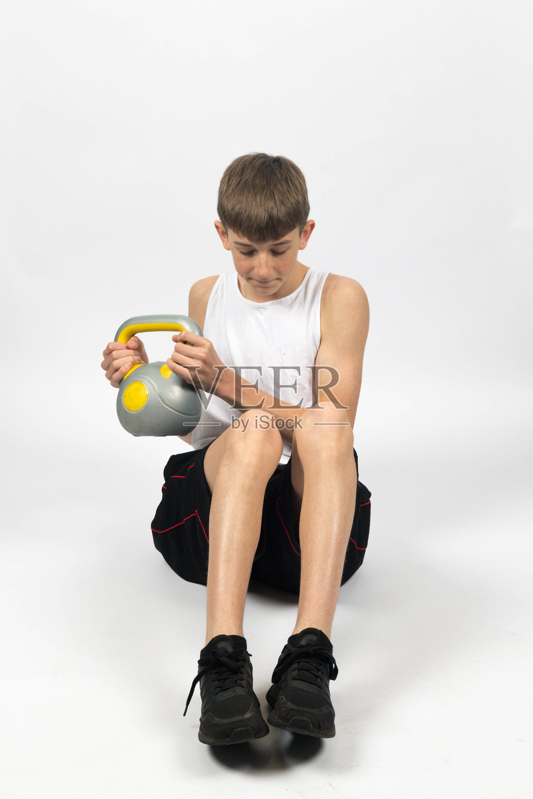 一个十五岁的男孩照片摄影图片