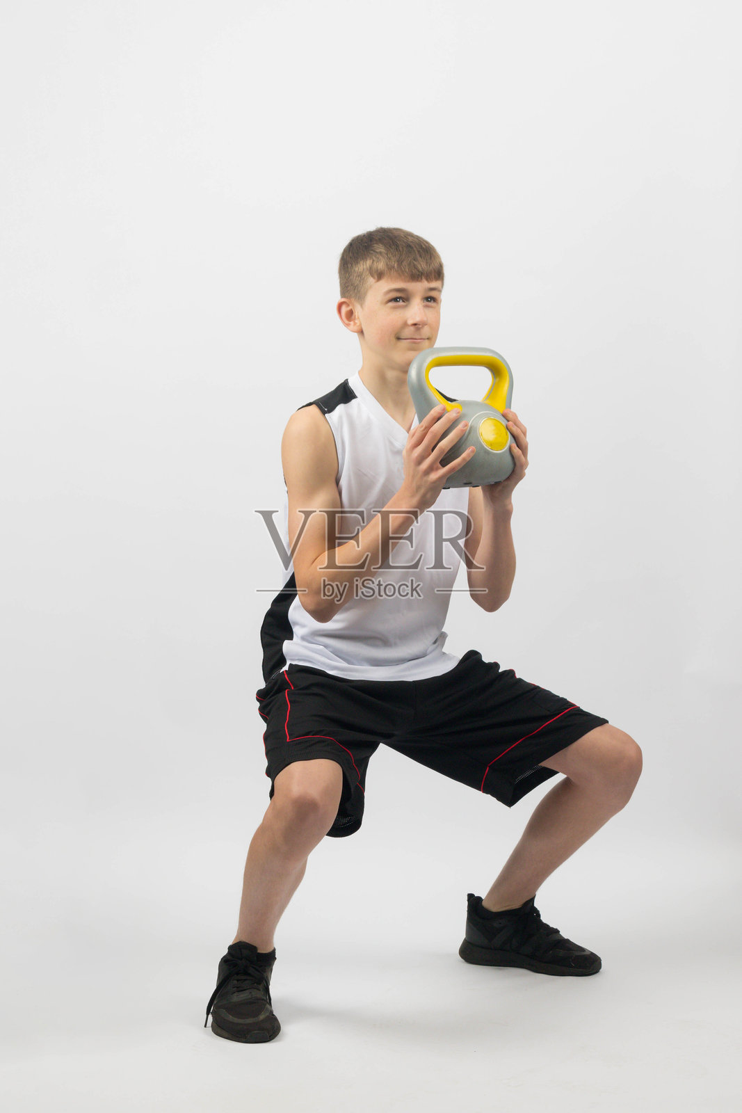 一个十五岁的男孩照片摄影图片