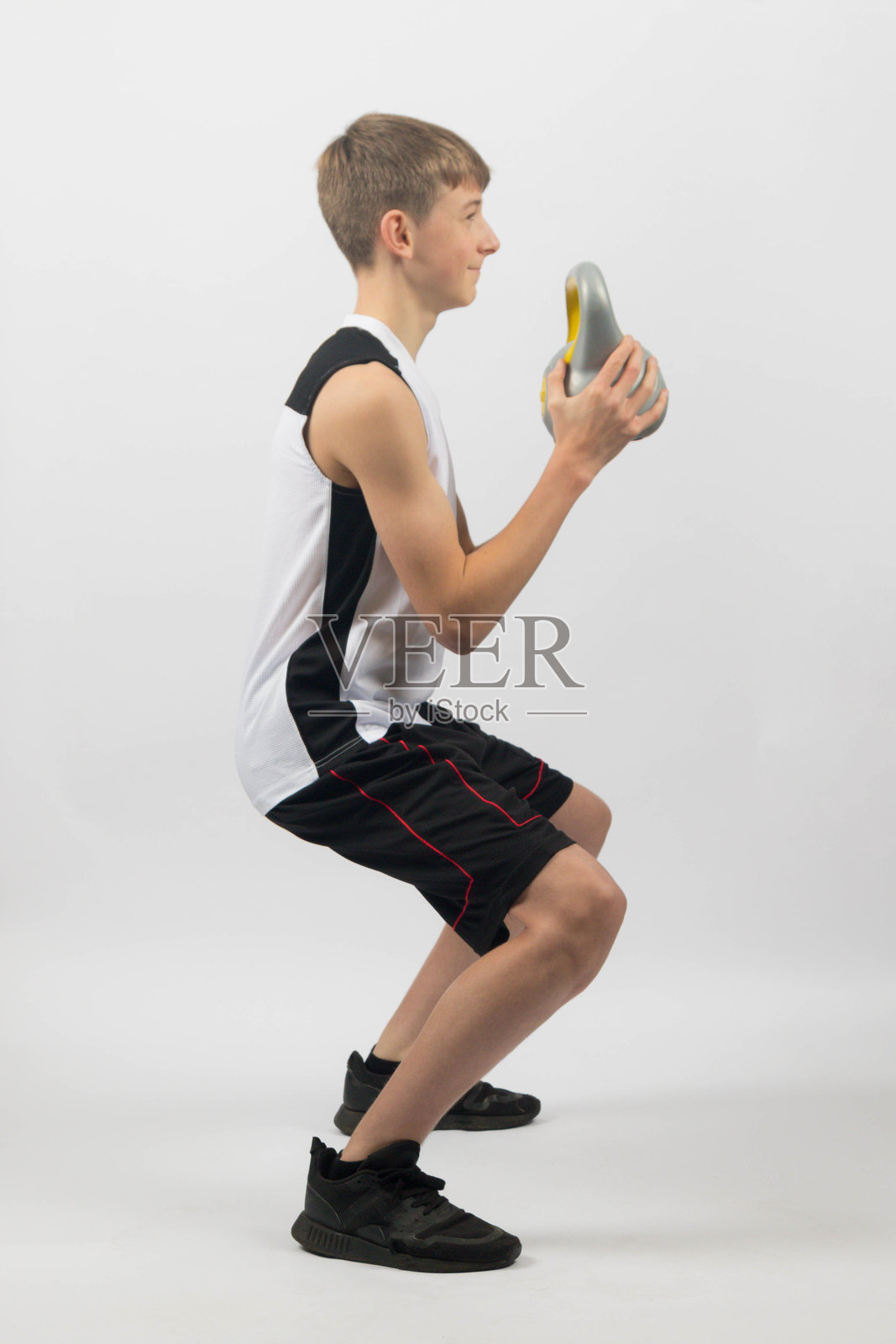 一个十五岁的男孩照片摄影图片