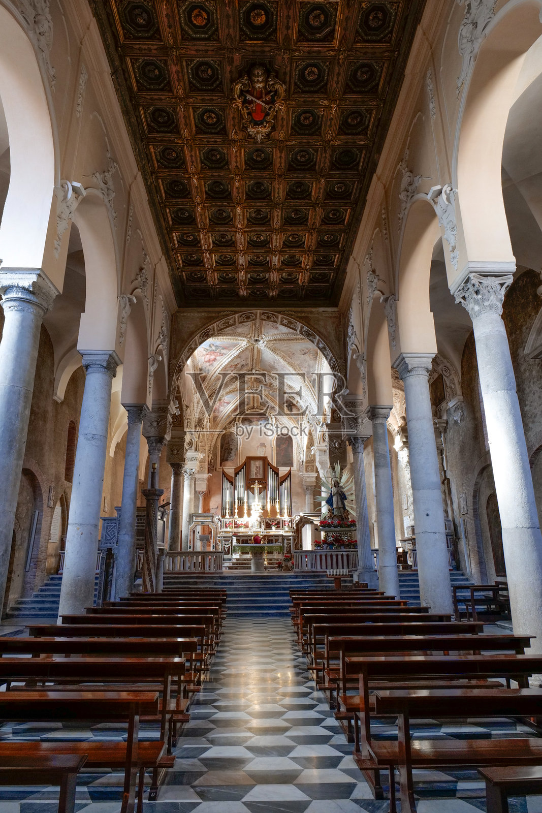 意大利拉齐奥的明图尔诺镇。照片摄影图片