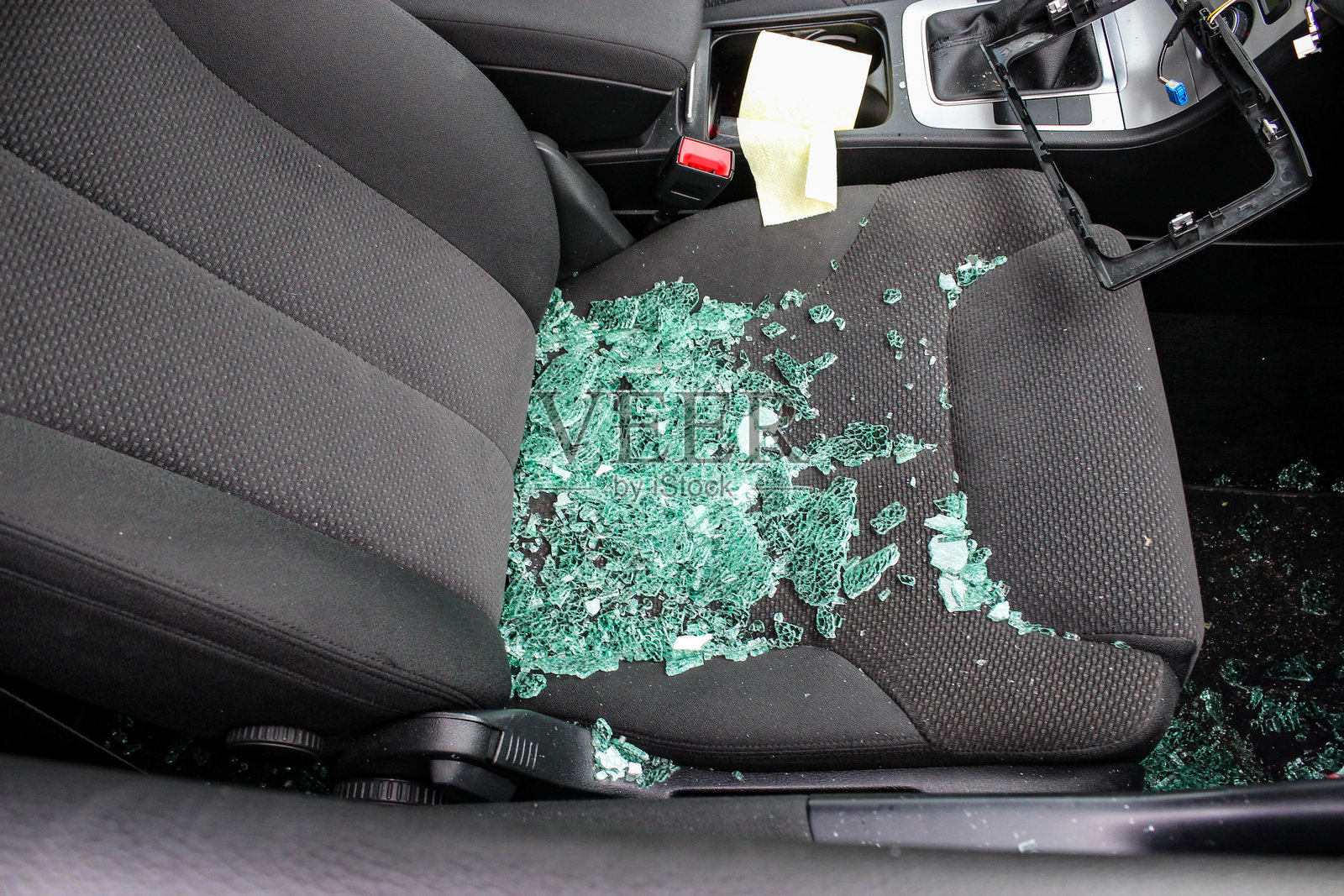 破碎的汽车窗户照片摄影图片