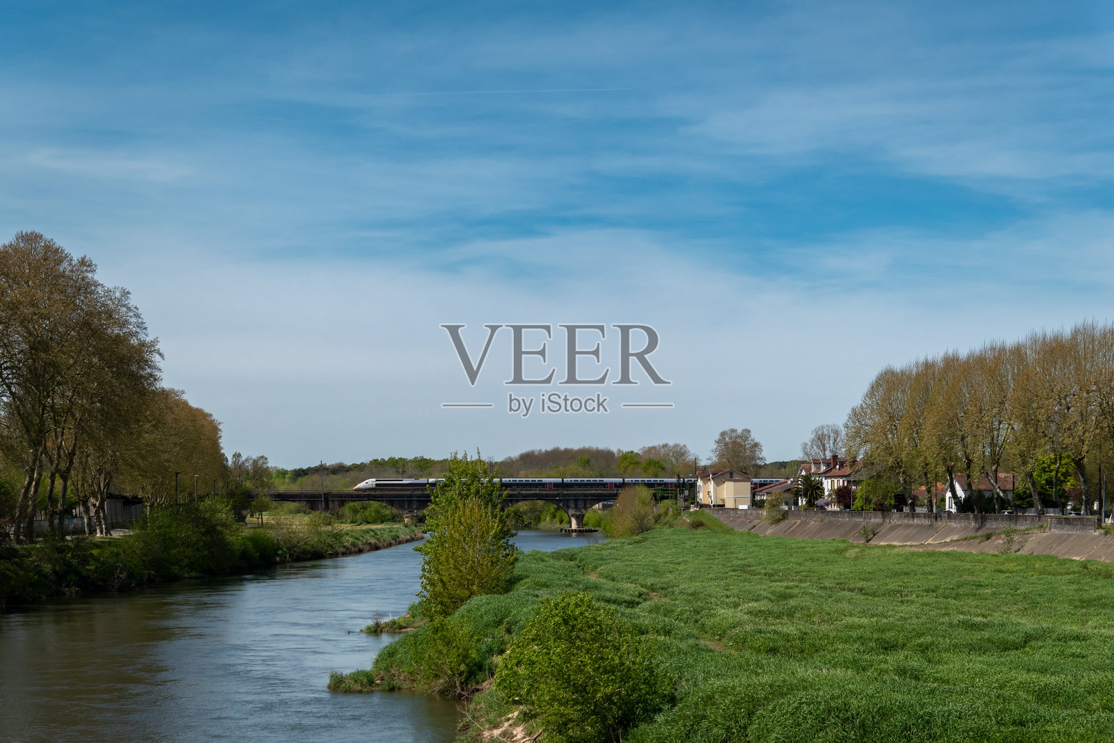 达克的阿杜尔河照片摄影图片