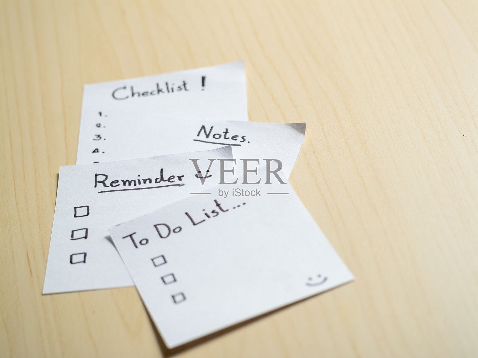 时间管理工具在极简工作空间中组织日常任务照片摄影图片