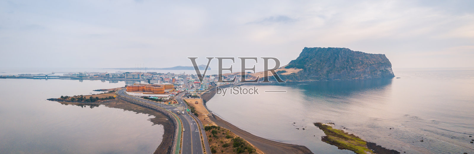 海洋与多云天空的全景视图照片摄影图片