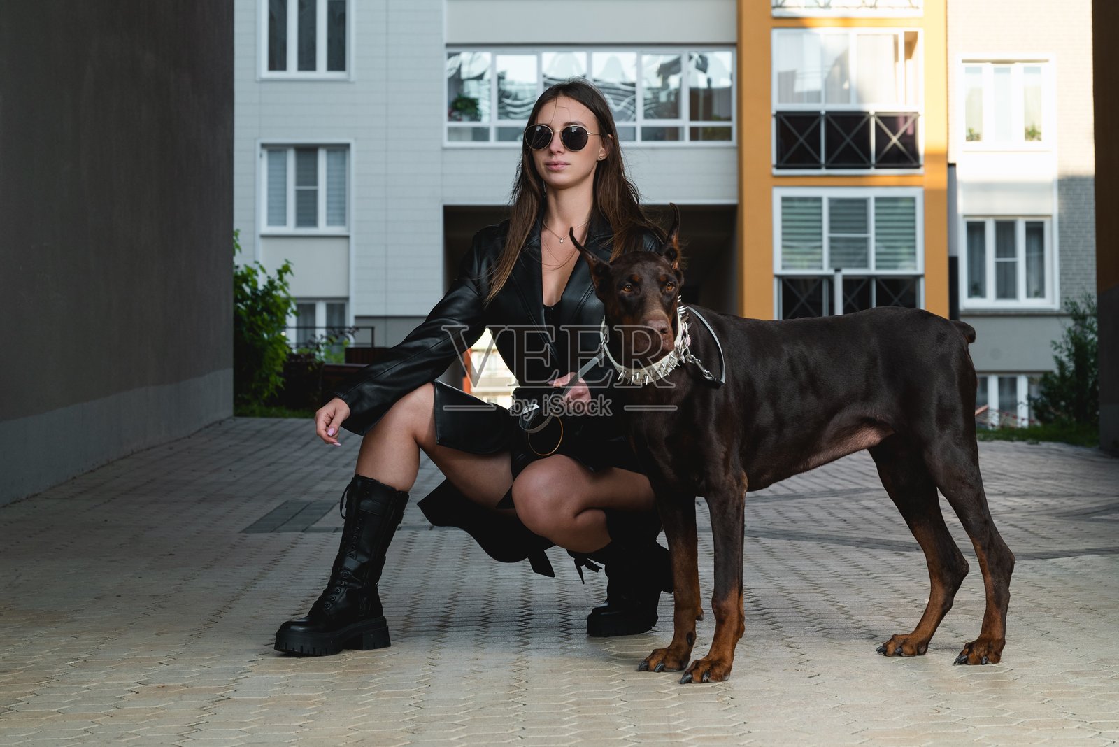 遛狗照片摄影图片