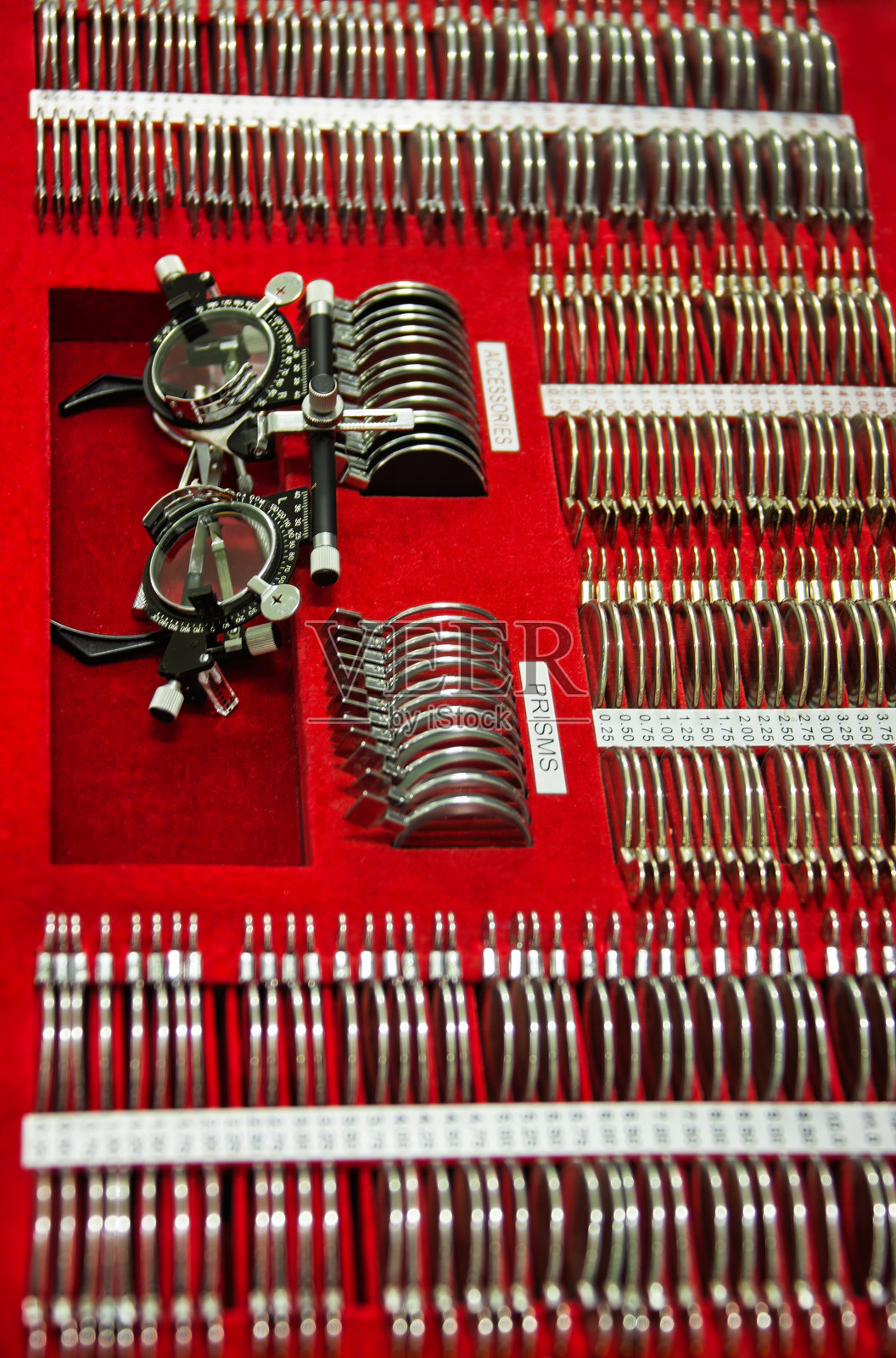 移动验光师工具包，用于检查视力，配有一套镜片照片摄影图片