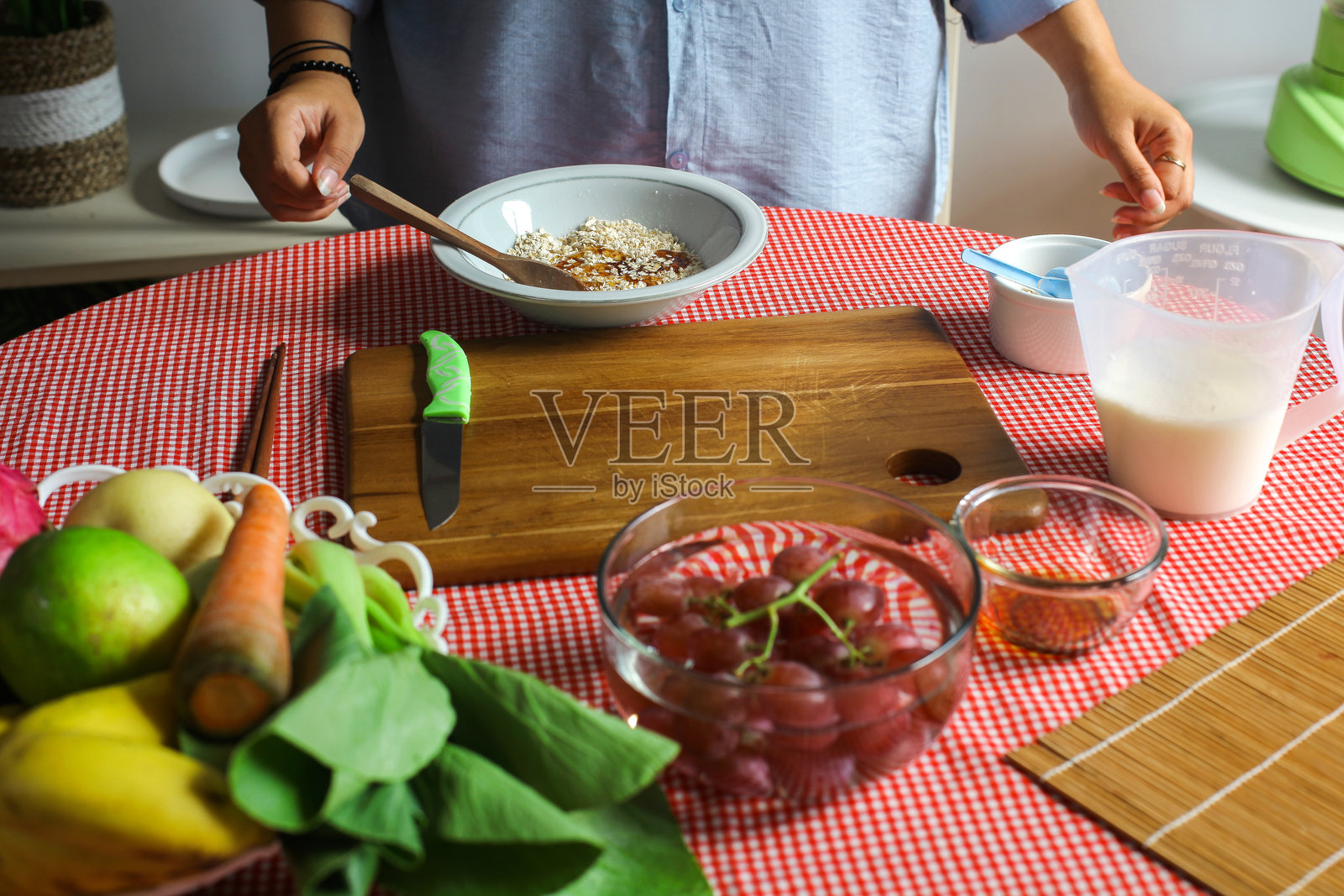 制作健康食品照片摄影图片