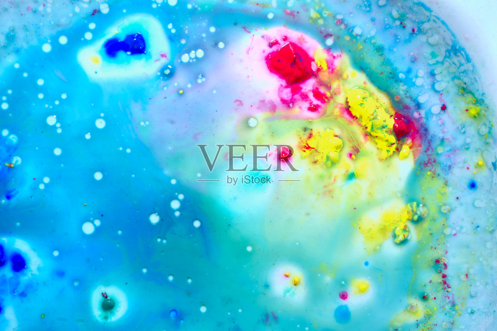 由多种颜色液体组合而成的背景图像。照片摄影图片