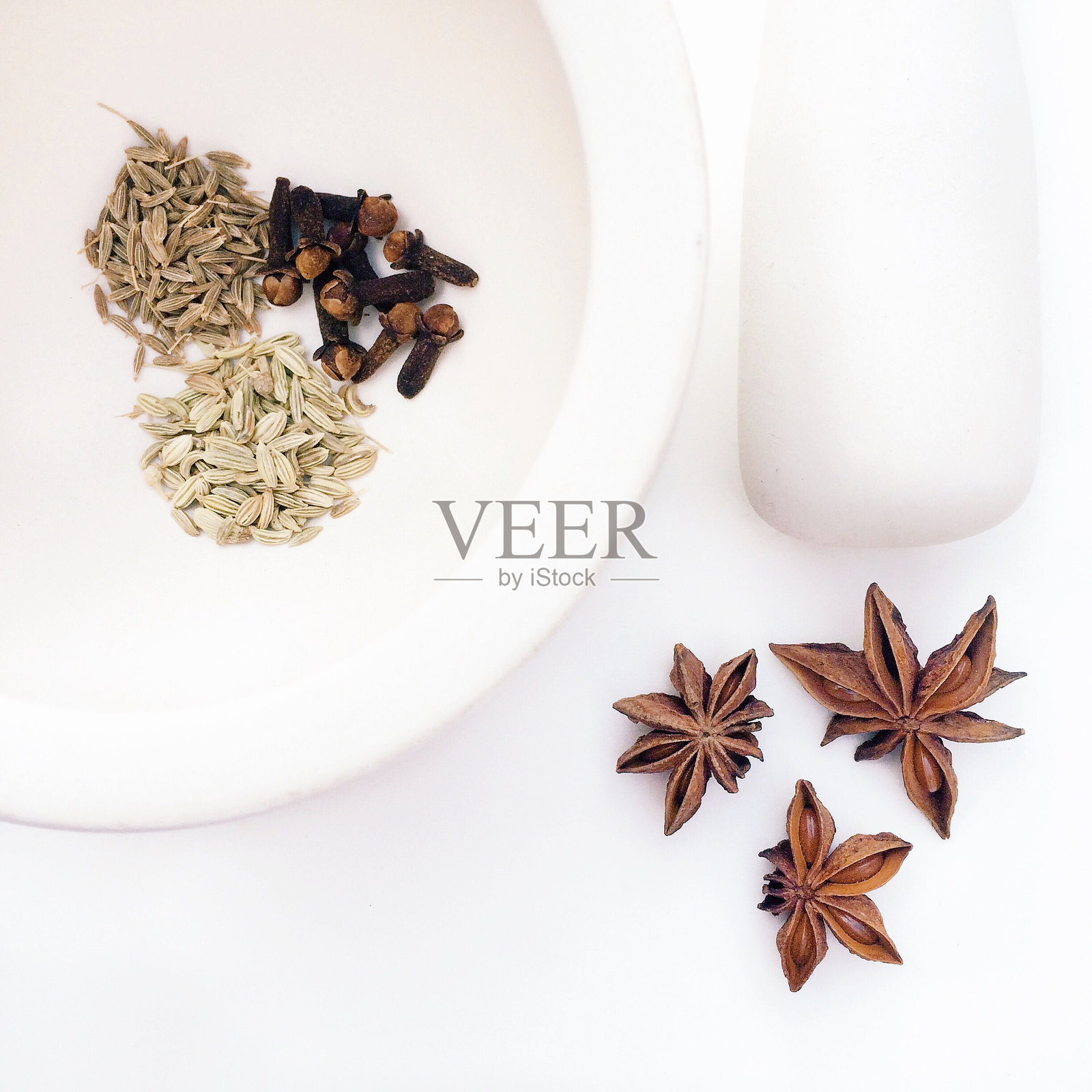 研钵和杵与香料照片摄影图片