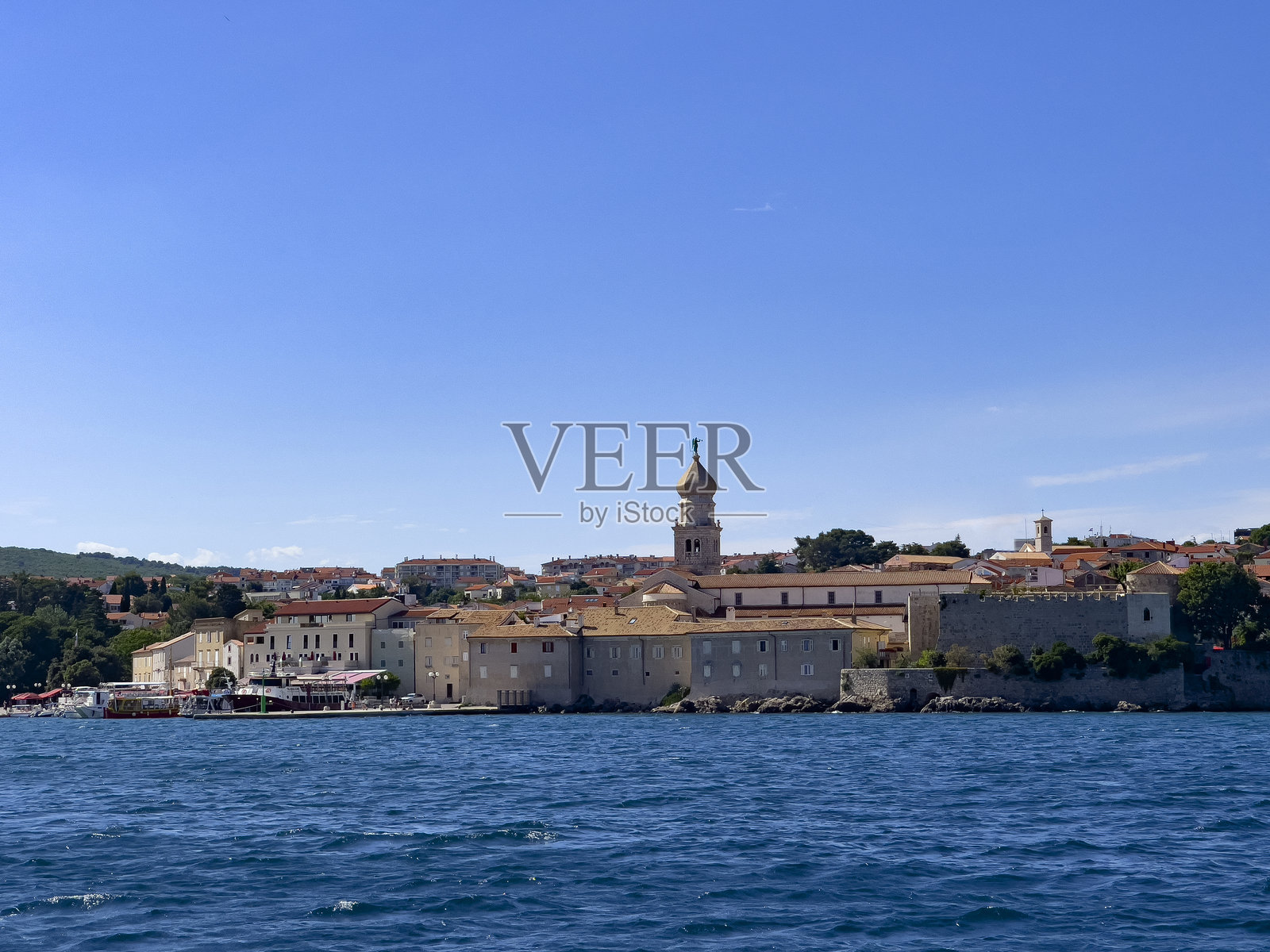 海上俯瞰小镇景观照片摄影图片