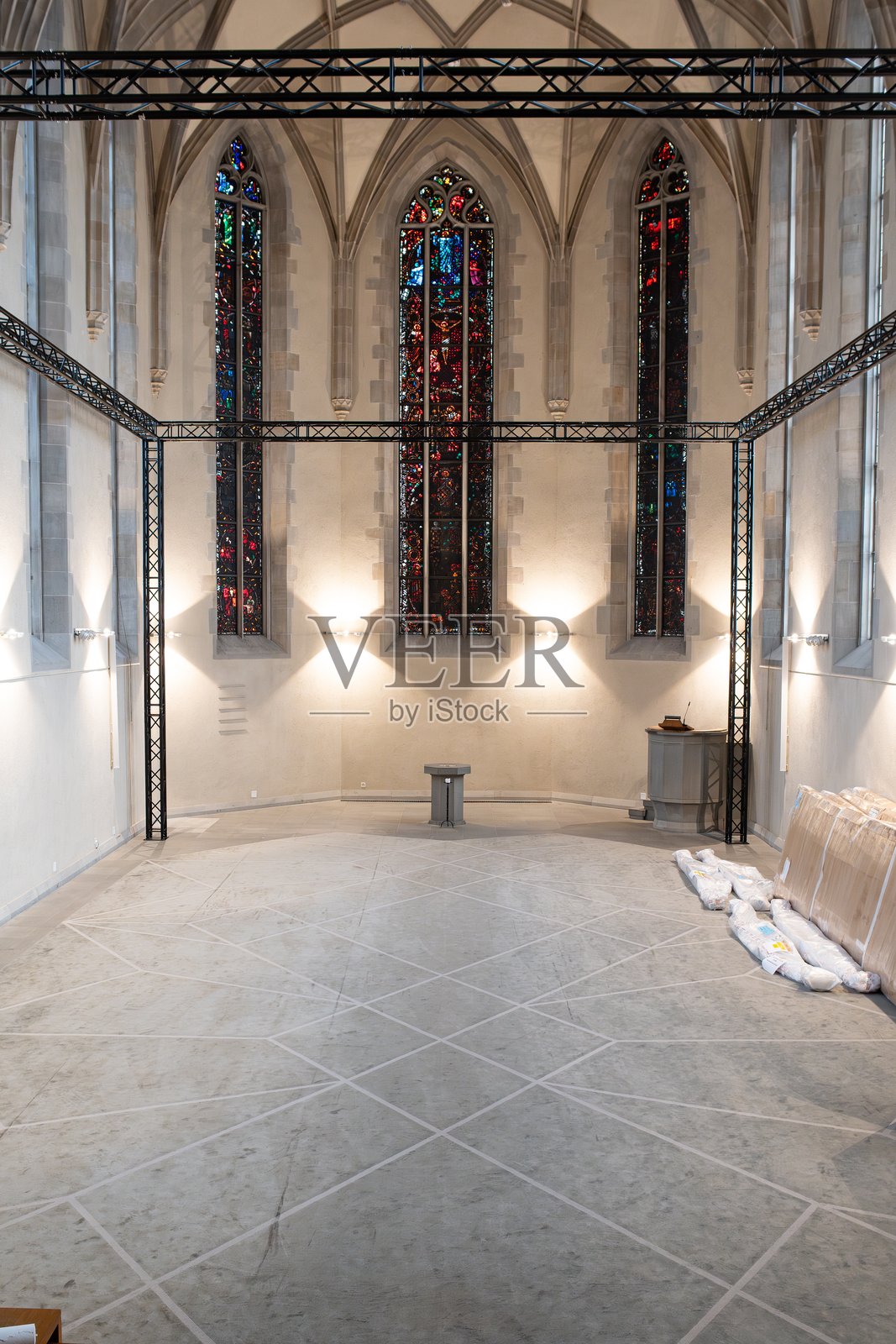 改建的水教堂内部广角镜头照片摄影图片