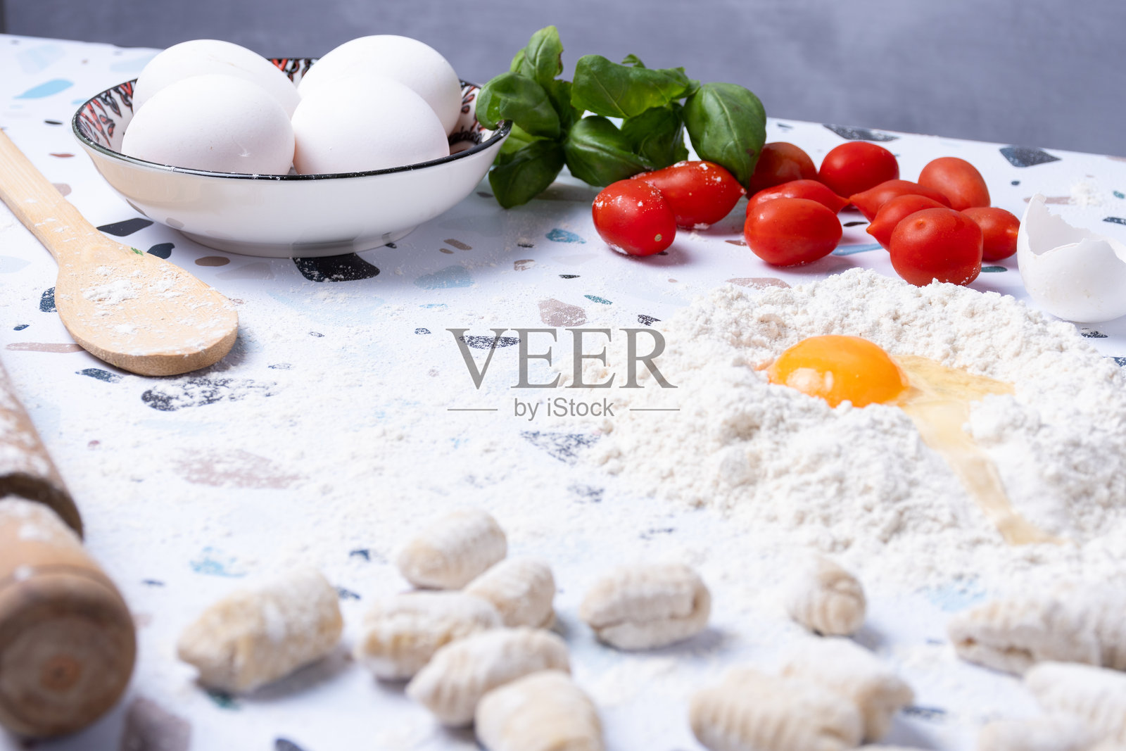 制作意大利饺子的配料。照片摄影图片