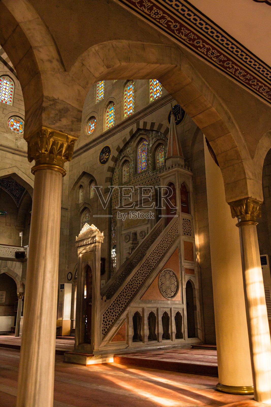 土耳其开塞利的布伦古兹清真寺中的米巴尔照片摄影图片