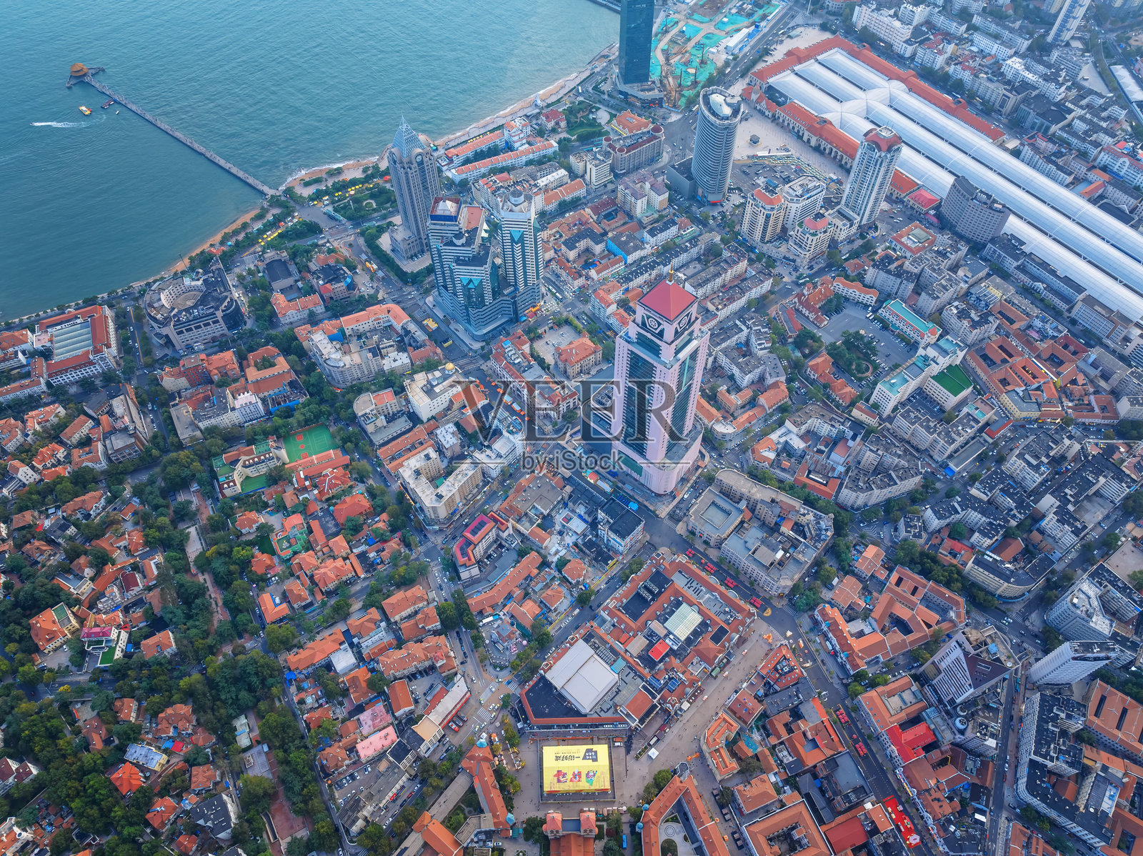 青岛，山东中国的一座美丽旅游城市的航拍照片照片摄影图片