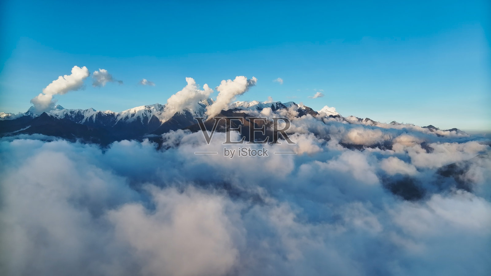 贡嘎雪山，康定，甘孜州，四川省，中国，亚洲。照片摄影图片