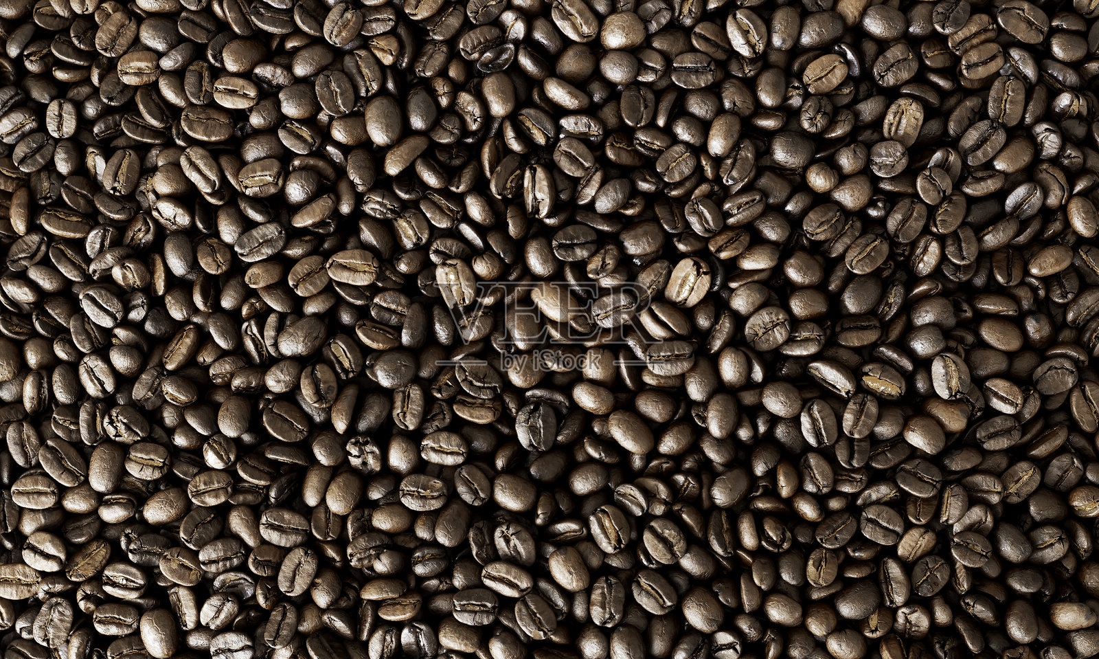 从上方俯视散落在表面的香气四溢的棕色咖啡豆背景照片摄影图片