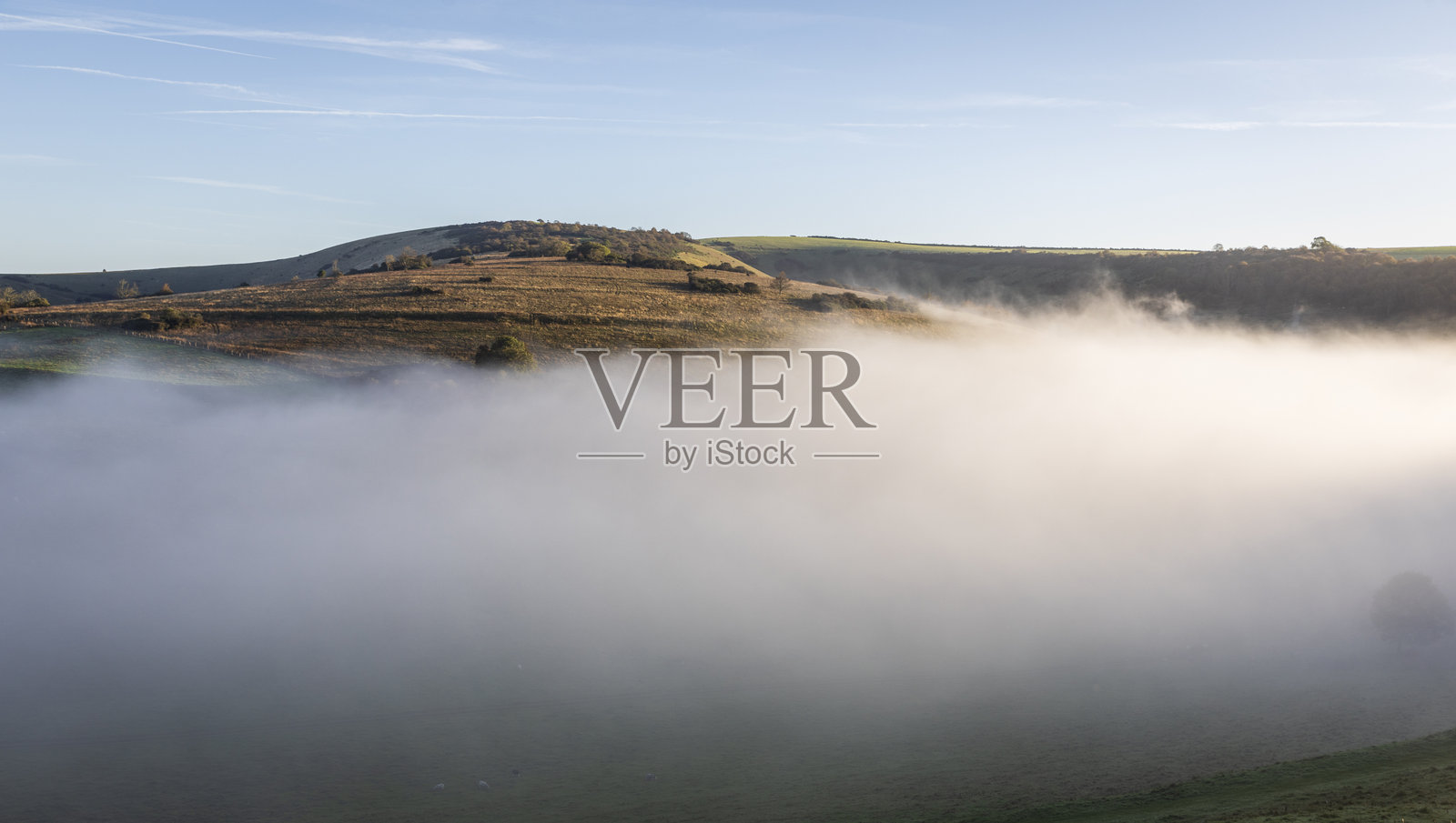 南唐斯的威尔明顿山晨雾照片摄影图片