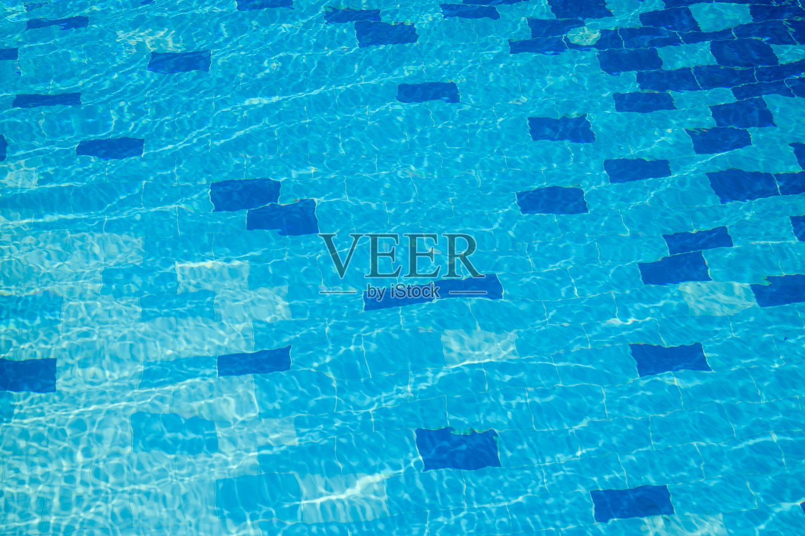 一个蓝色水的热水浴缸特写图像照片摄影图片