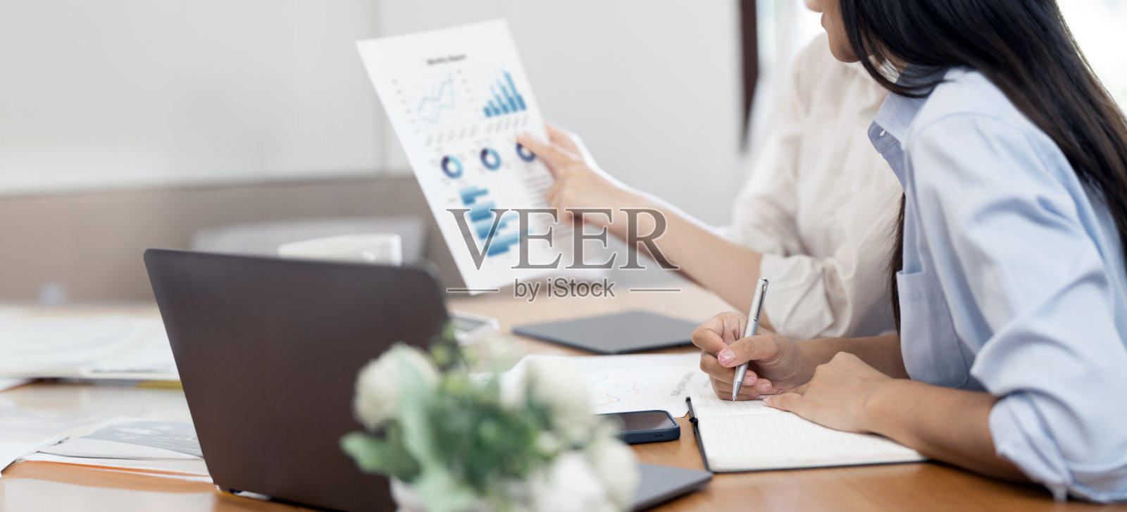 咨询会议，集思广益，新商业项目融资投资;照片摄影图片