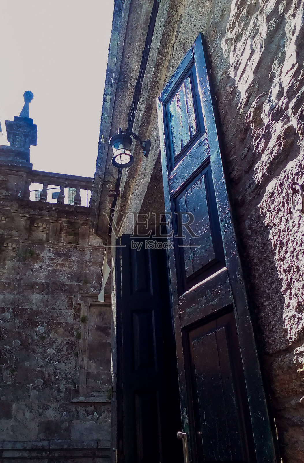 西班牙圣地亚哥-德孔波斯特拉的老城区照片摄影图片