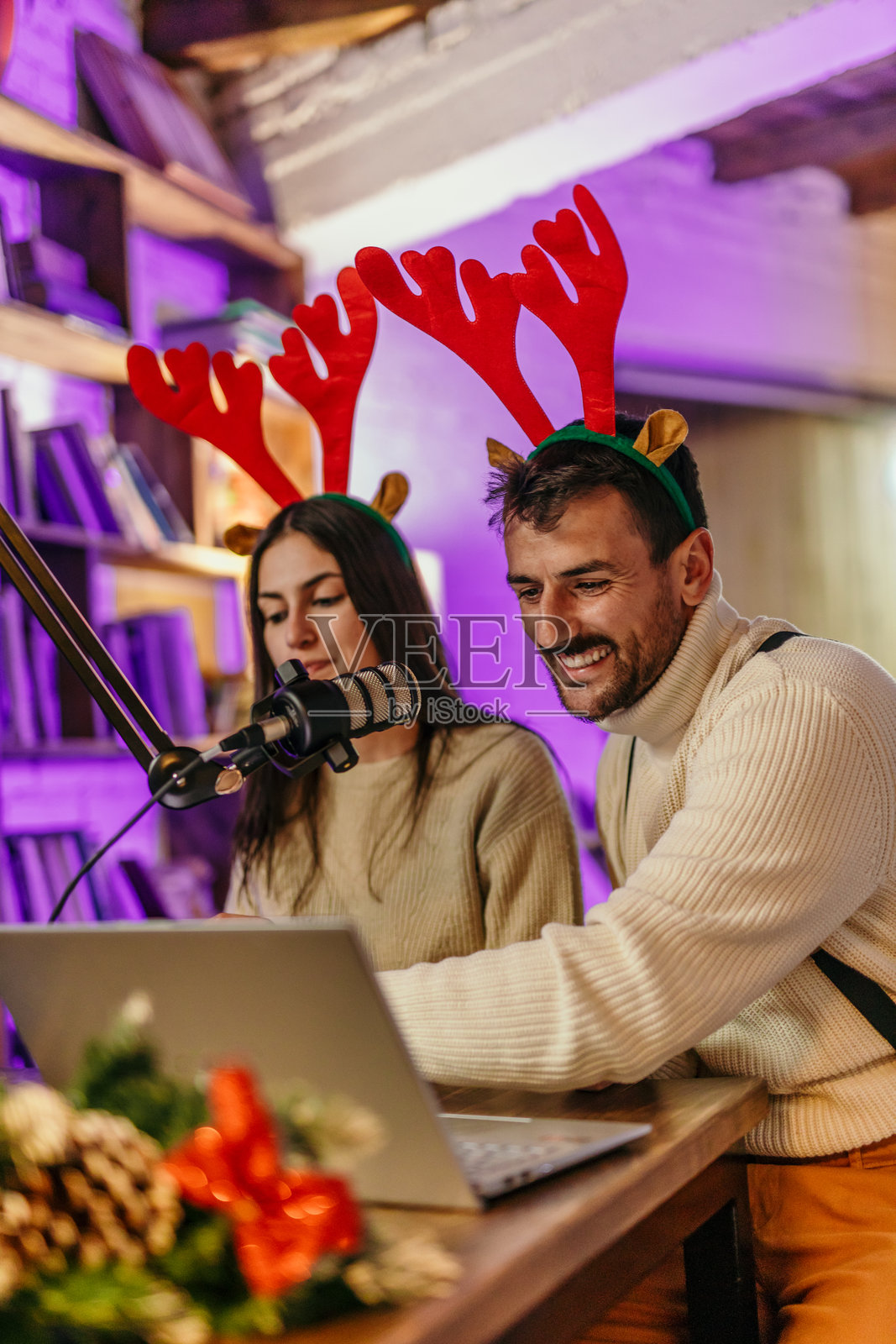 家庭播客照片摄影图片