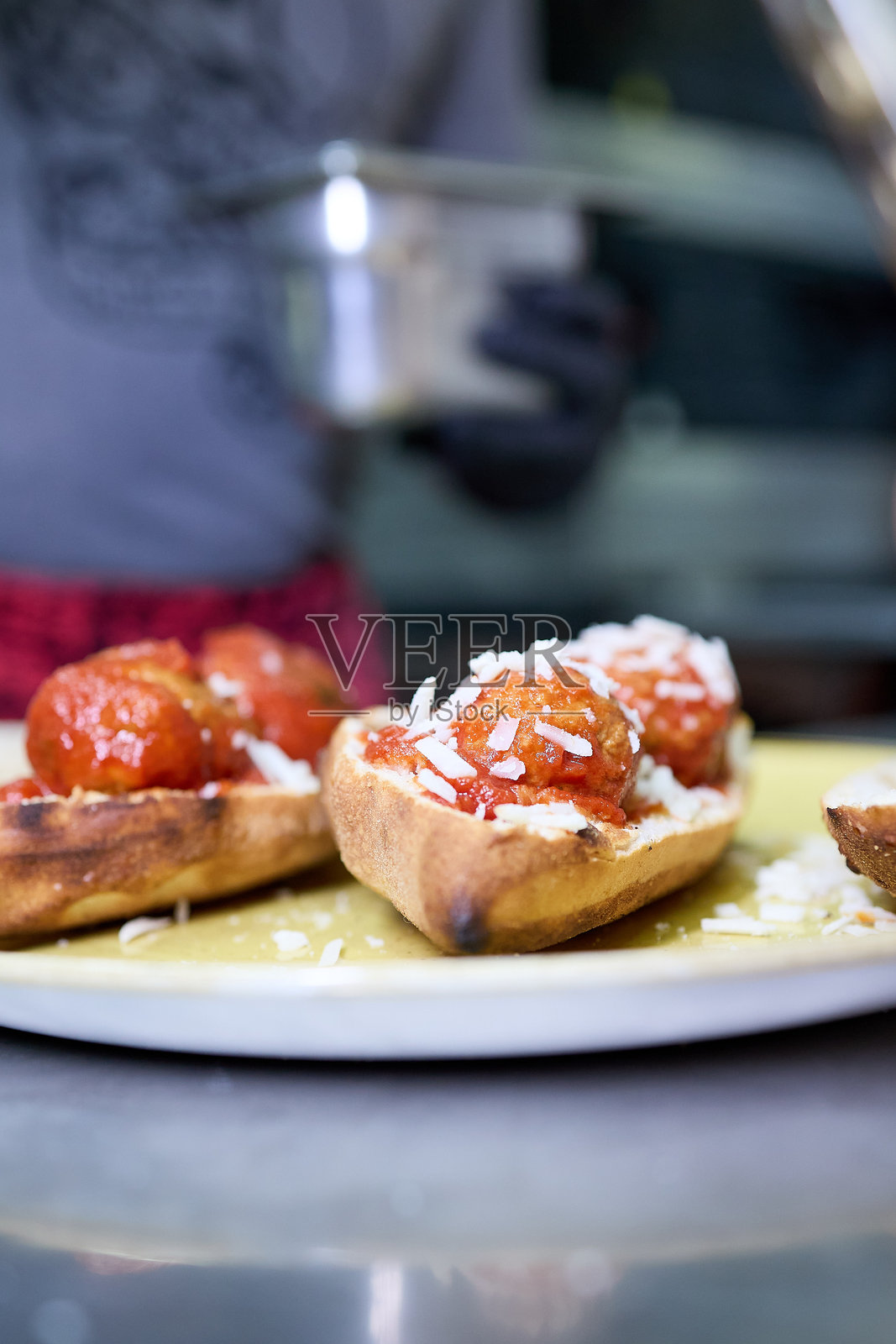 肉丸披萨照片摄影图片