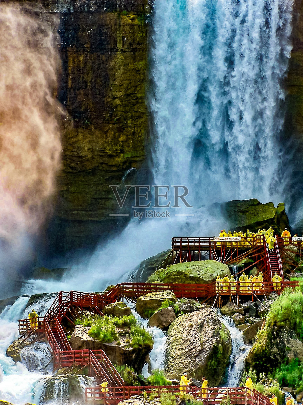 瀑布的美丽景色照片摄影图片