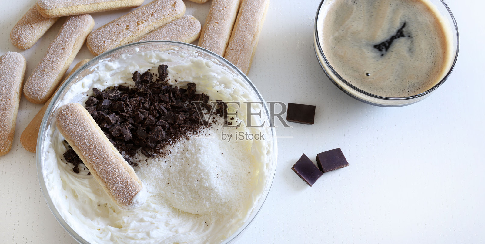 提拉米苏。制作提拉米苏的材料。照片摄影图片