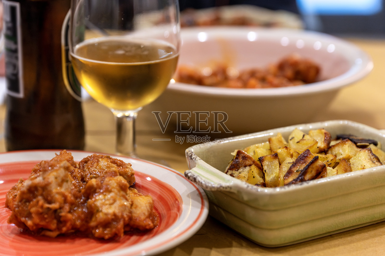 美食小酒馆照片摄影图片