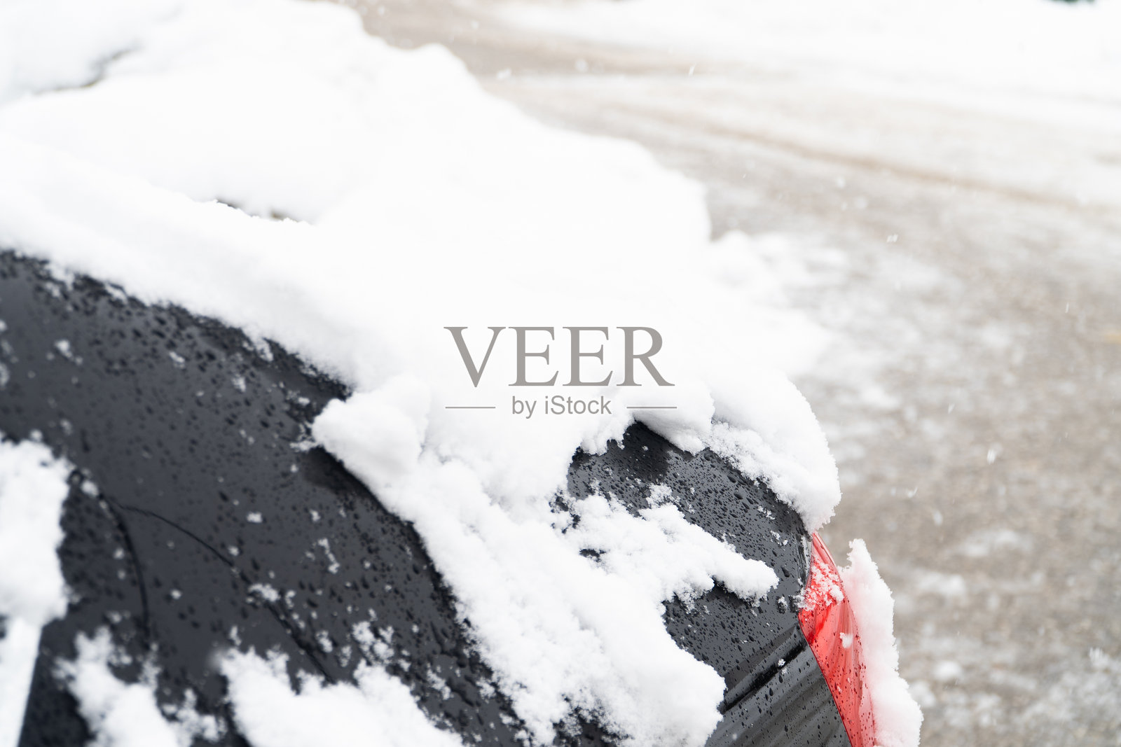 雪下的汽车照片摄影图片