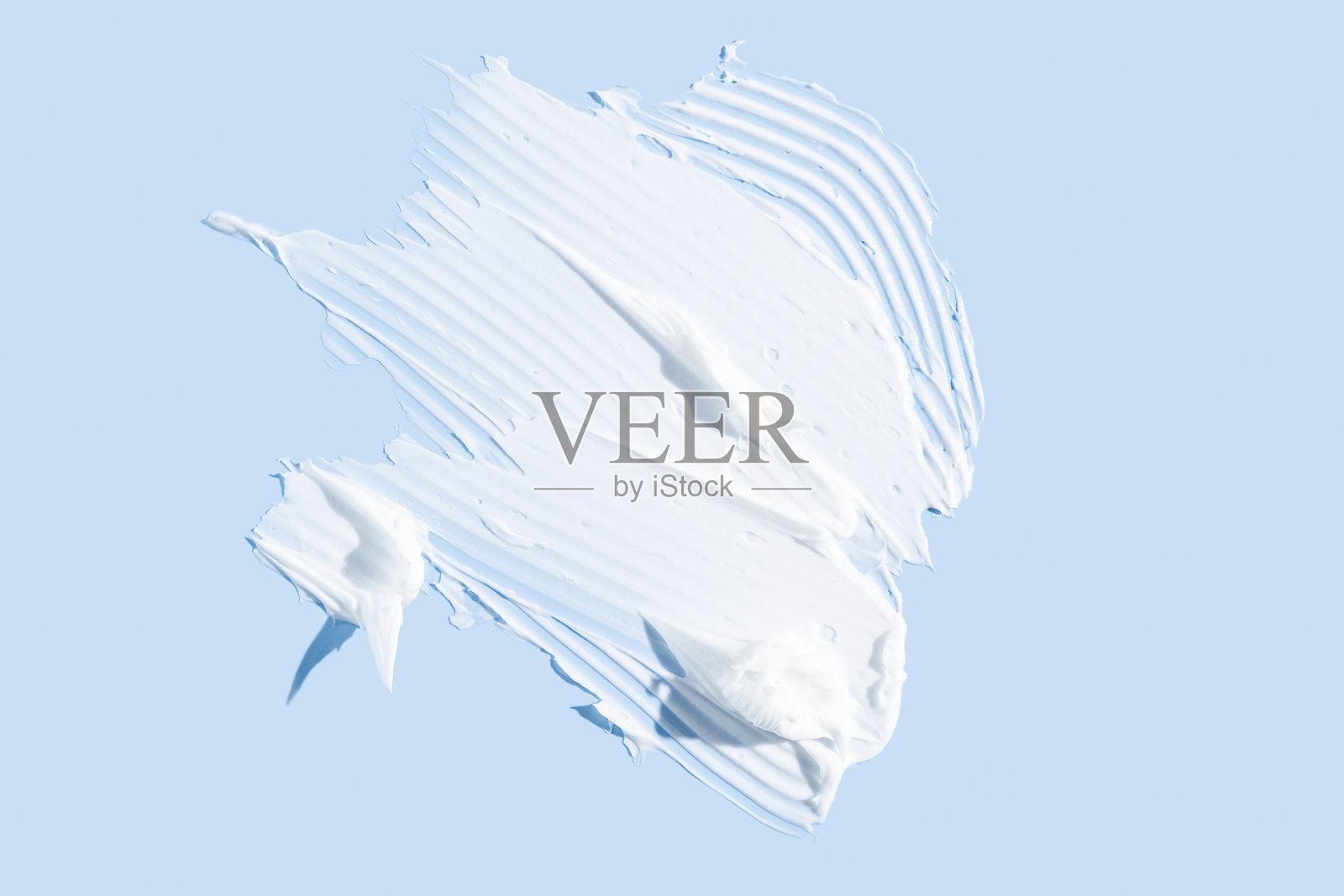 白色化妆品乳霜质地，护肤乳液涂抹在白色背景上。面霜、身体保湿霜、护发素的涂抹痕迹。奶油状美容产品特写。照片摄影图片