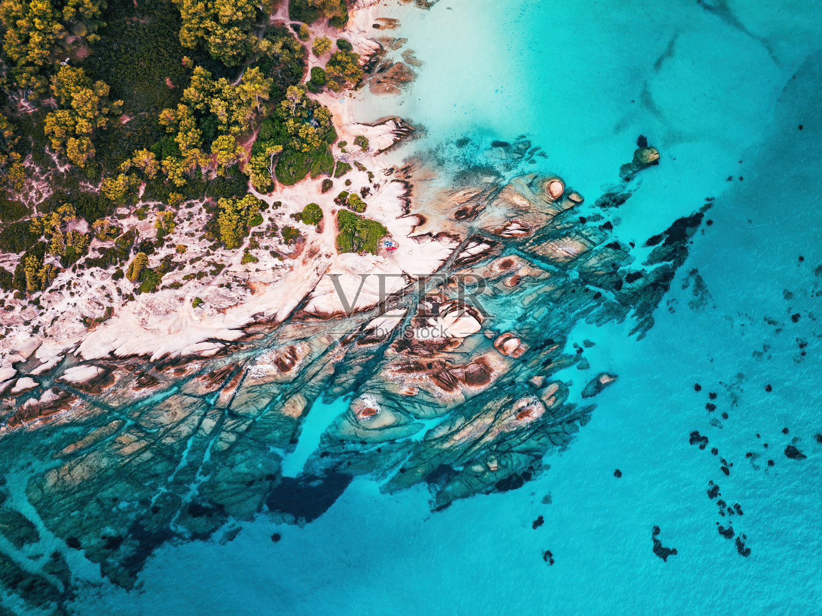 卡沃罗特里佩斯海滩，希索尼亚，哈尔基迪基的天堂野生海湾，航拍全景景观照片摄影图片