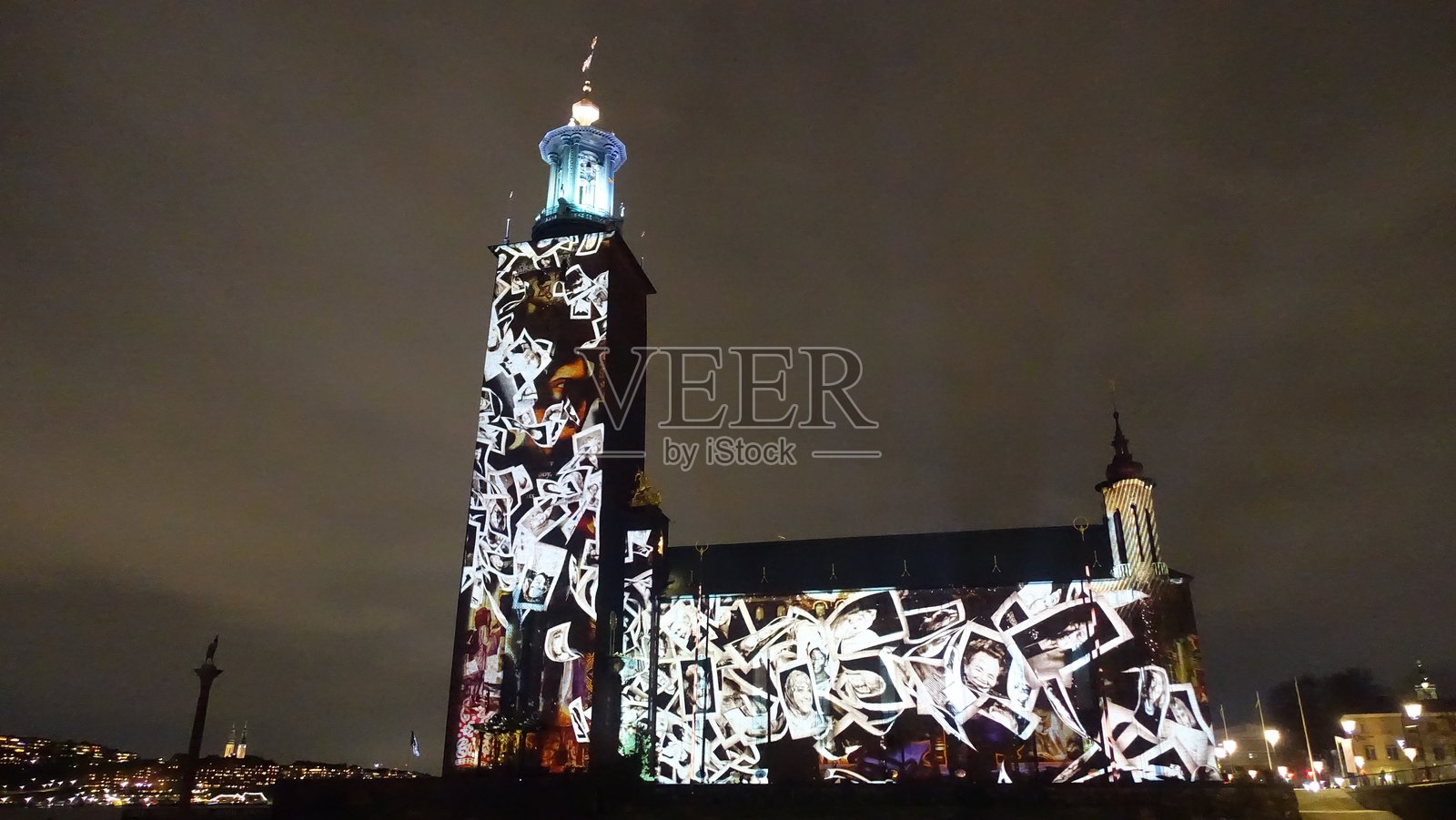 致敬女性诺贝尔奖的艺术装置,投影在市中心的一座历史建筑上。照片摄影图片