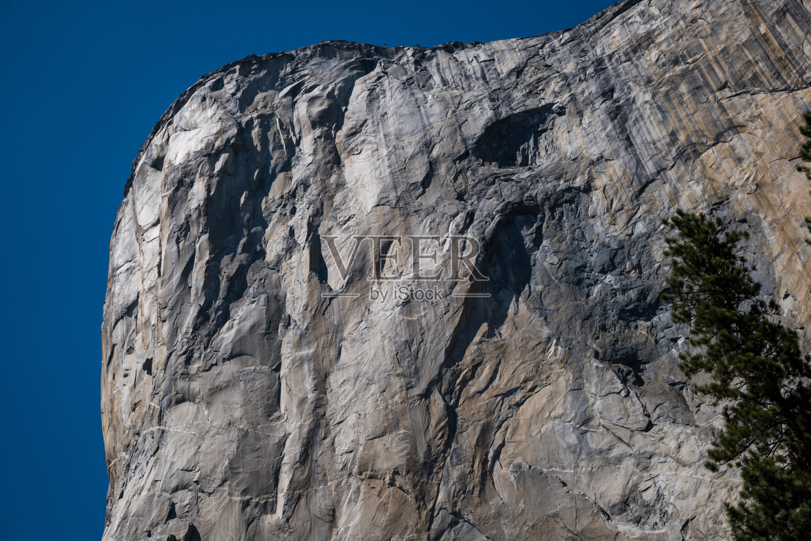 优胜美地国家公园的埃尔卡皮坦峰和面部照片摄影图片