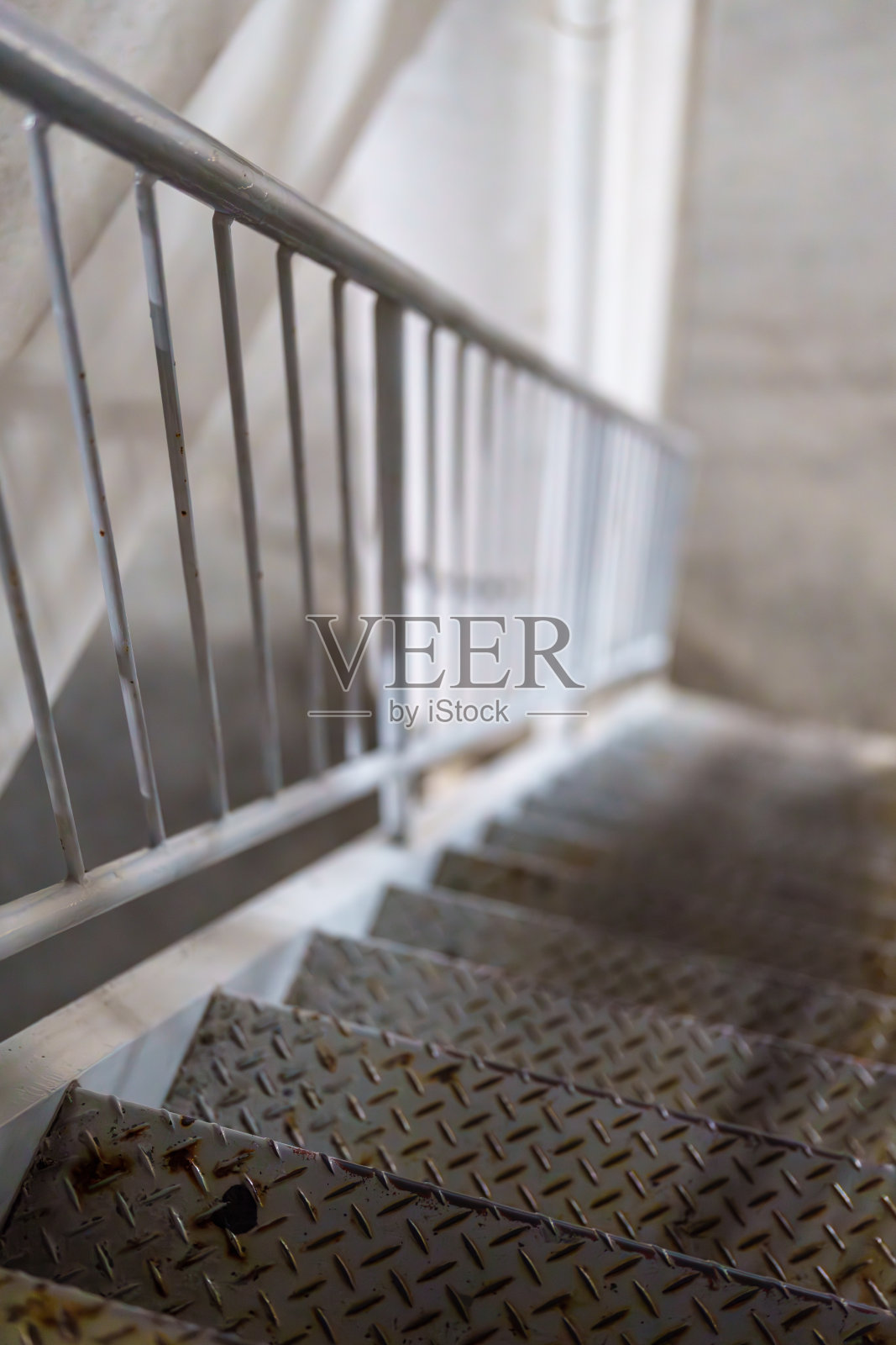 夜晚的长铁梯风景照片摄影图片