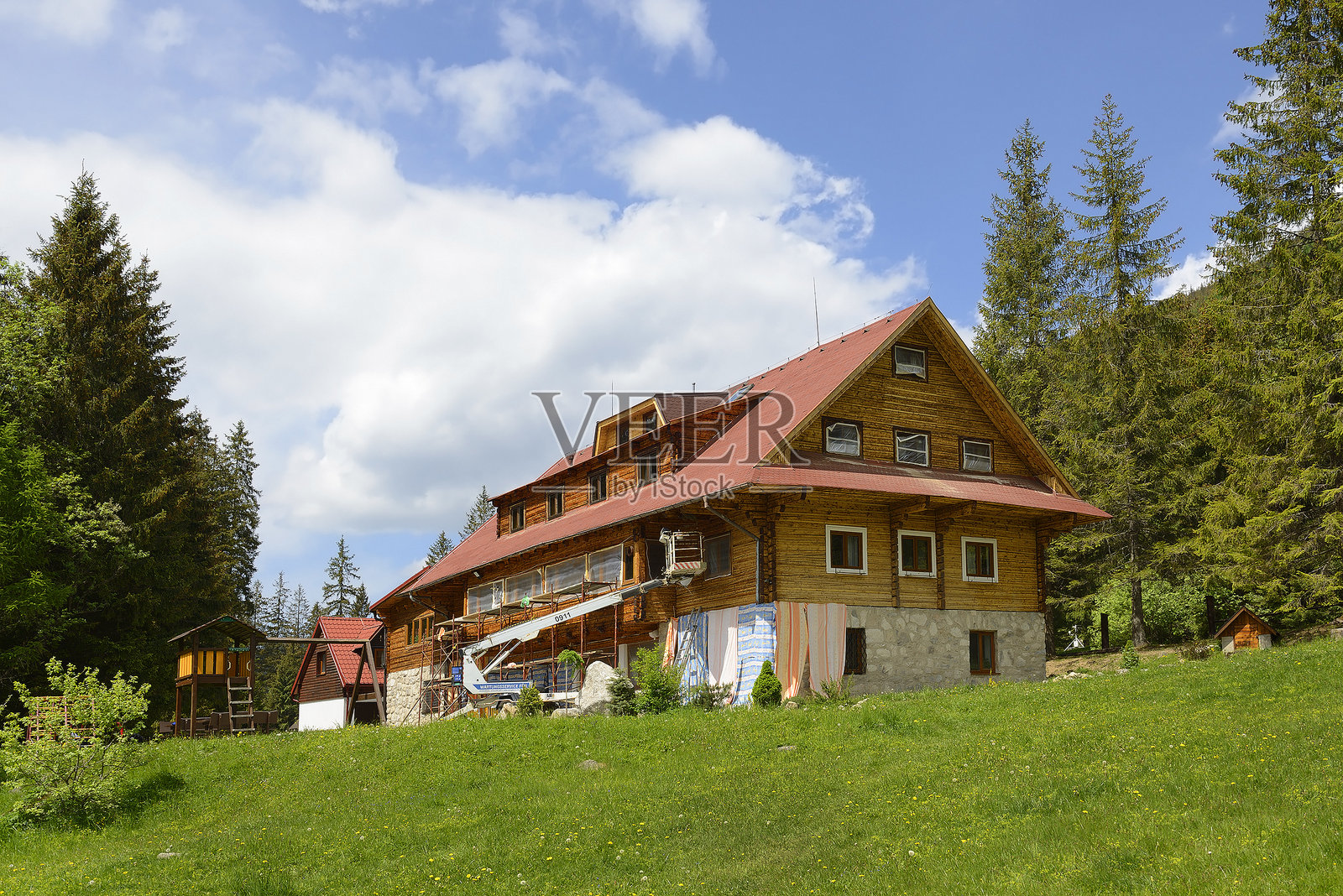 斯洛伐克西塔特拉山脉（罗哈切）的兹韦罗夫卡山间小屋照片摄影图片