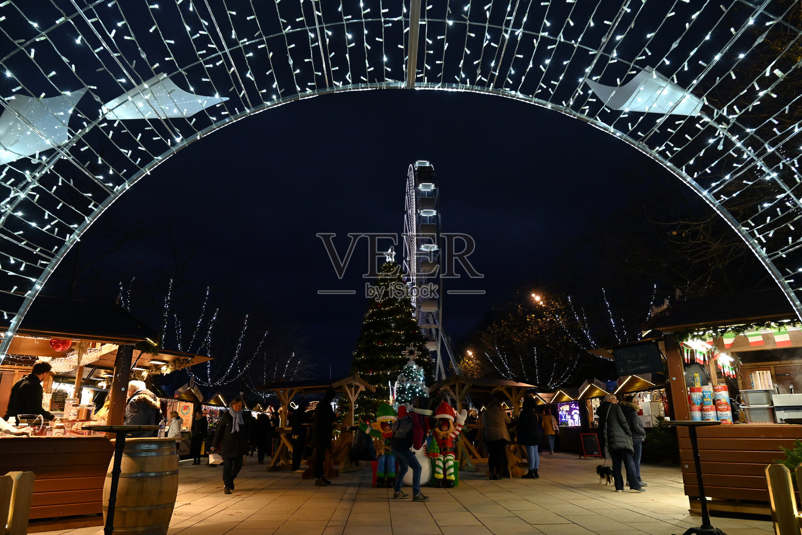 瓦讷的夜间圣诞市场照片摄影图片