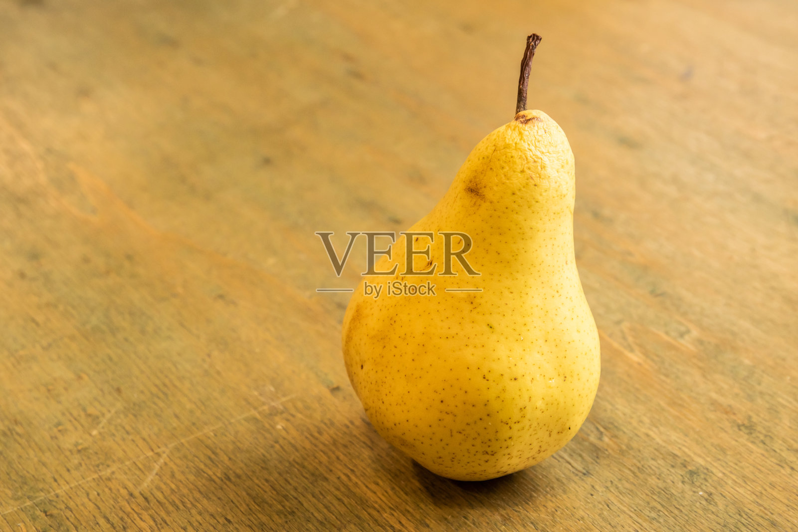 成熟的黄色梨特写照片摄影图片