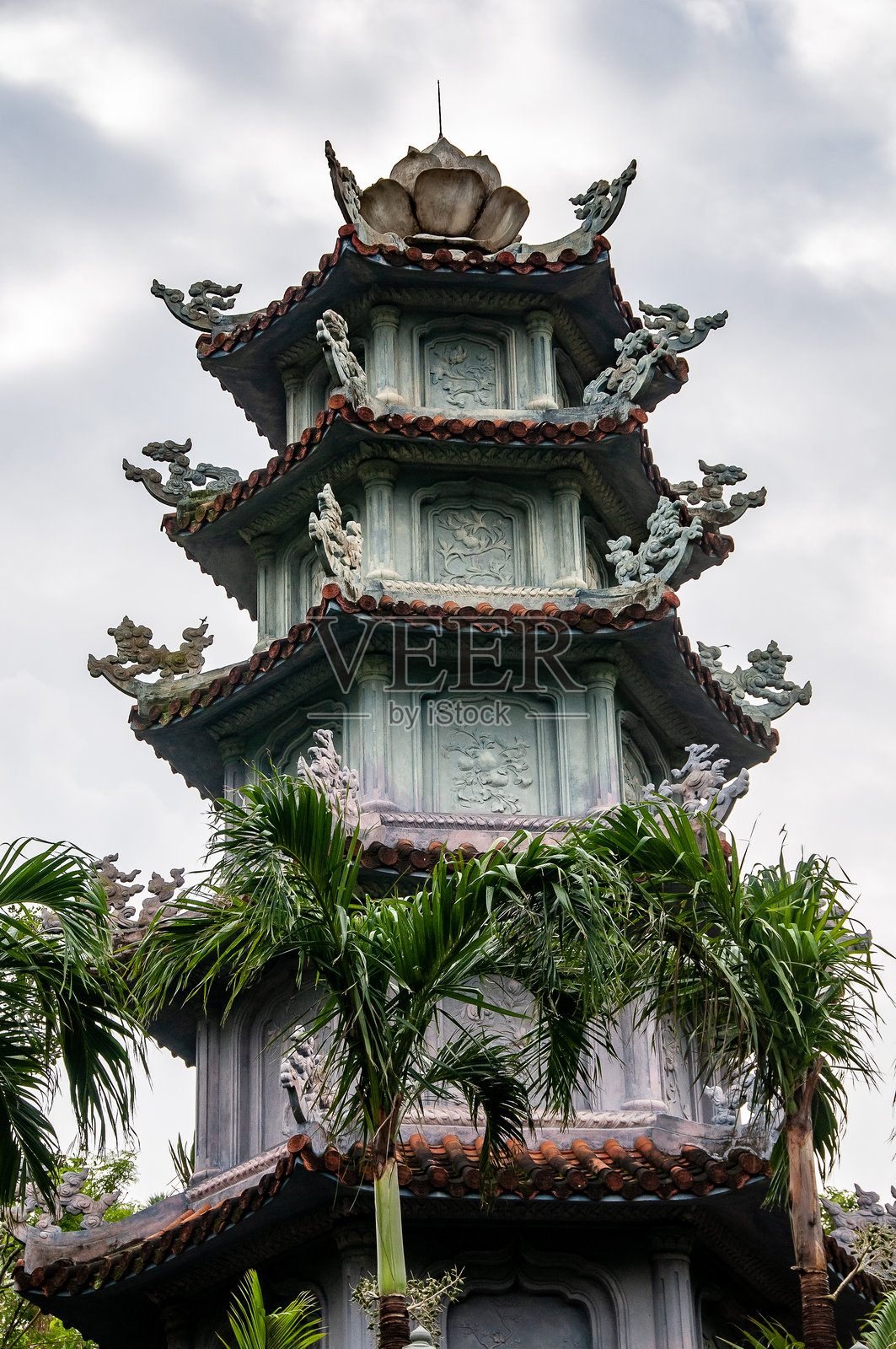 大理石山上的佛教八角宝塔照片摄影图片