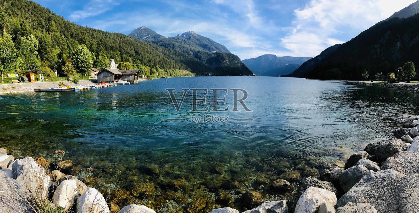 蒂罗尔的山湖照片摄影图片